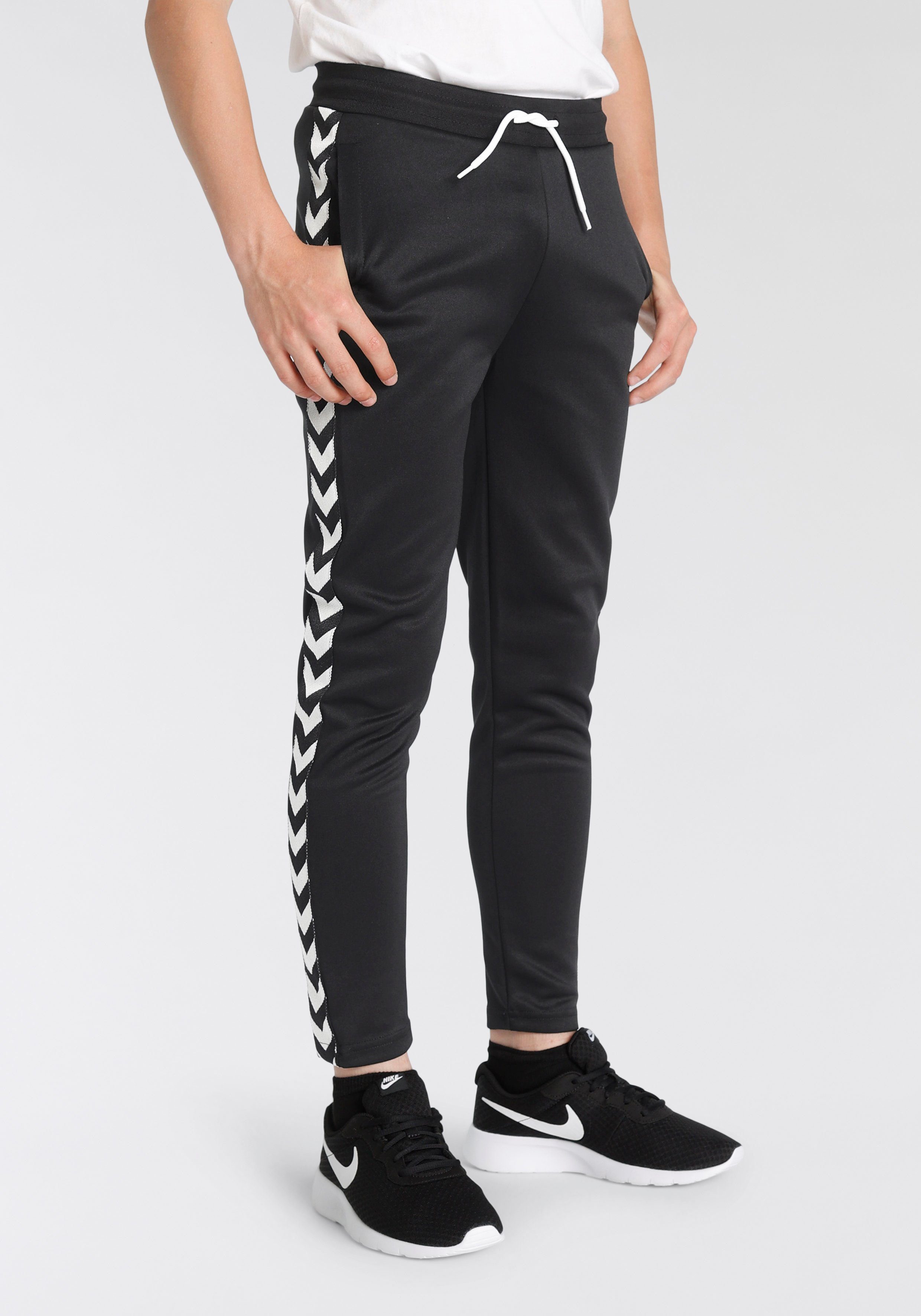 hummel Joggingbroek HMLKICK PANTS jongens joggingbroeken maat 140 zwart
