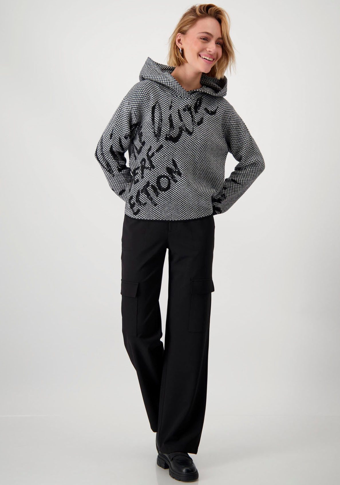 Monari Capuchontrui Pullover jacquard + tekst