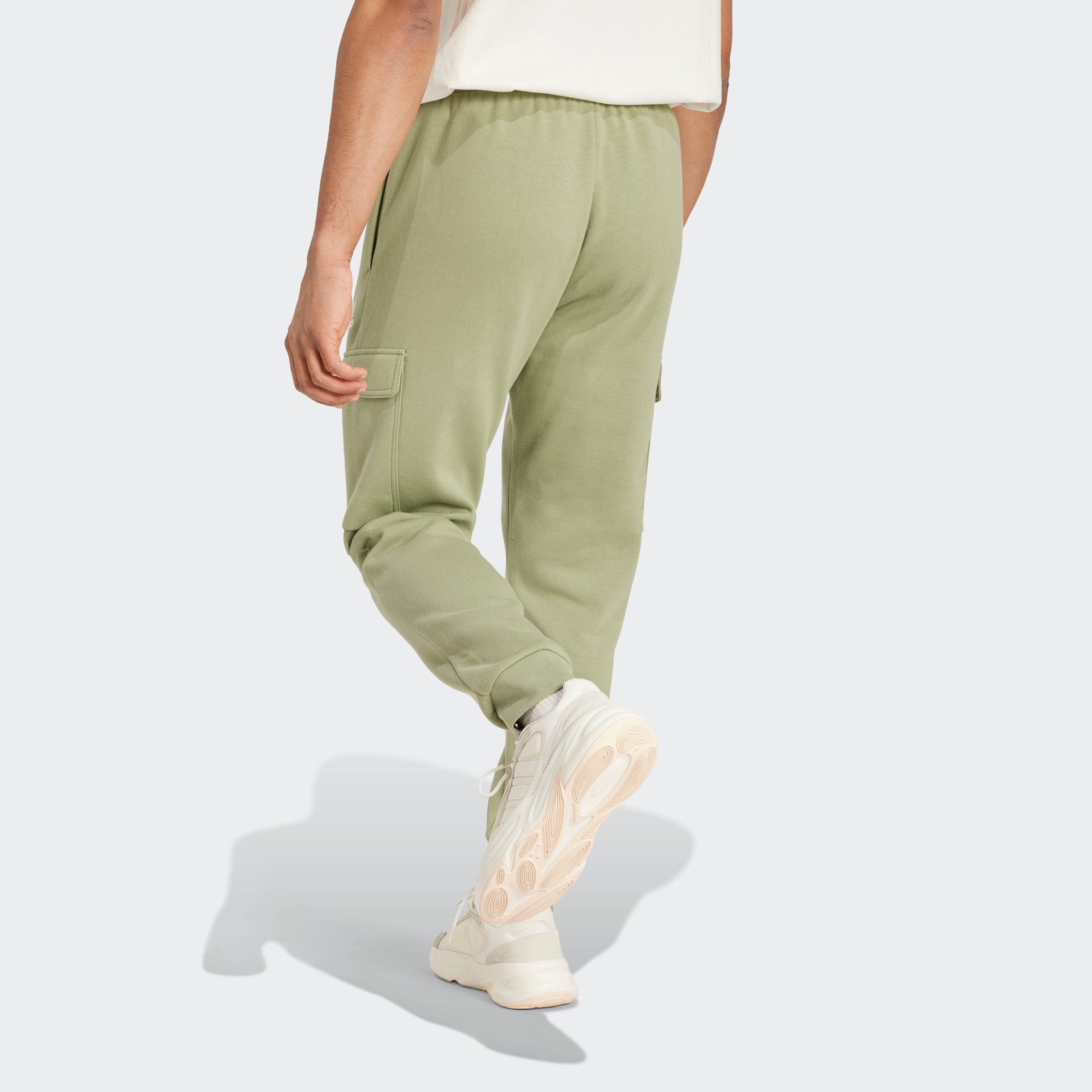 adidas Sportswear Sportbroek ESSENTIALS FLEECE REGULAR TAPERED CARGOBROEK (1-delig)