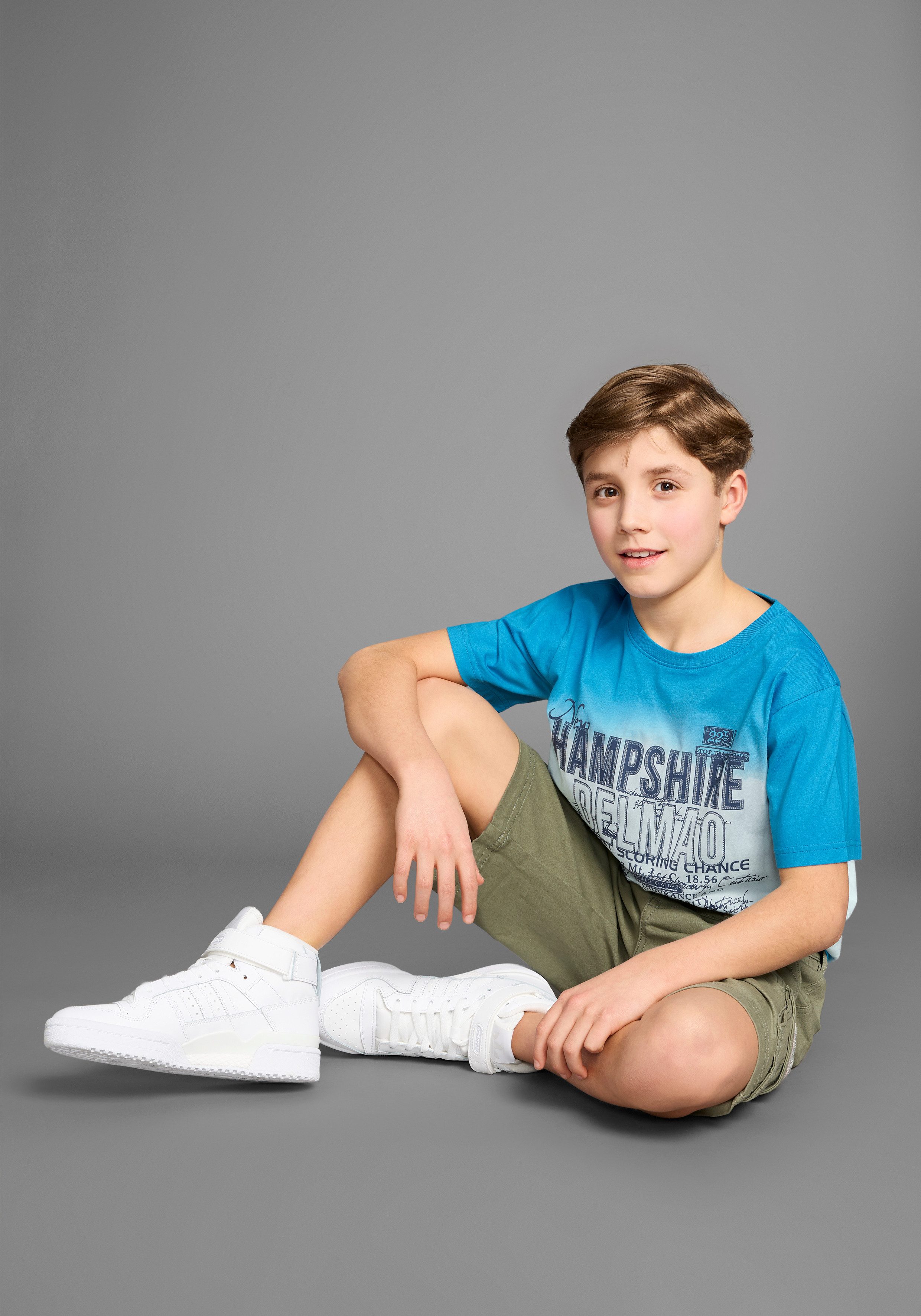 DELMAO T-shirt Verloopshirt , batik-look, elk shirt valt uniek