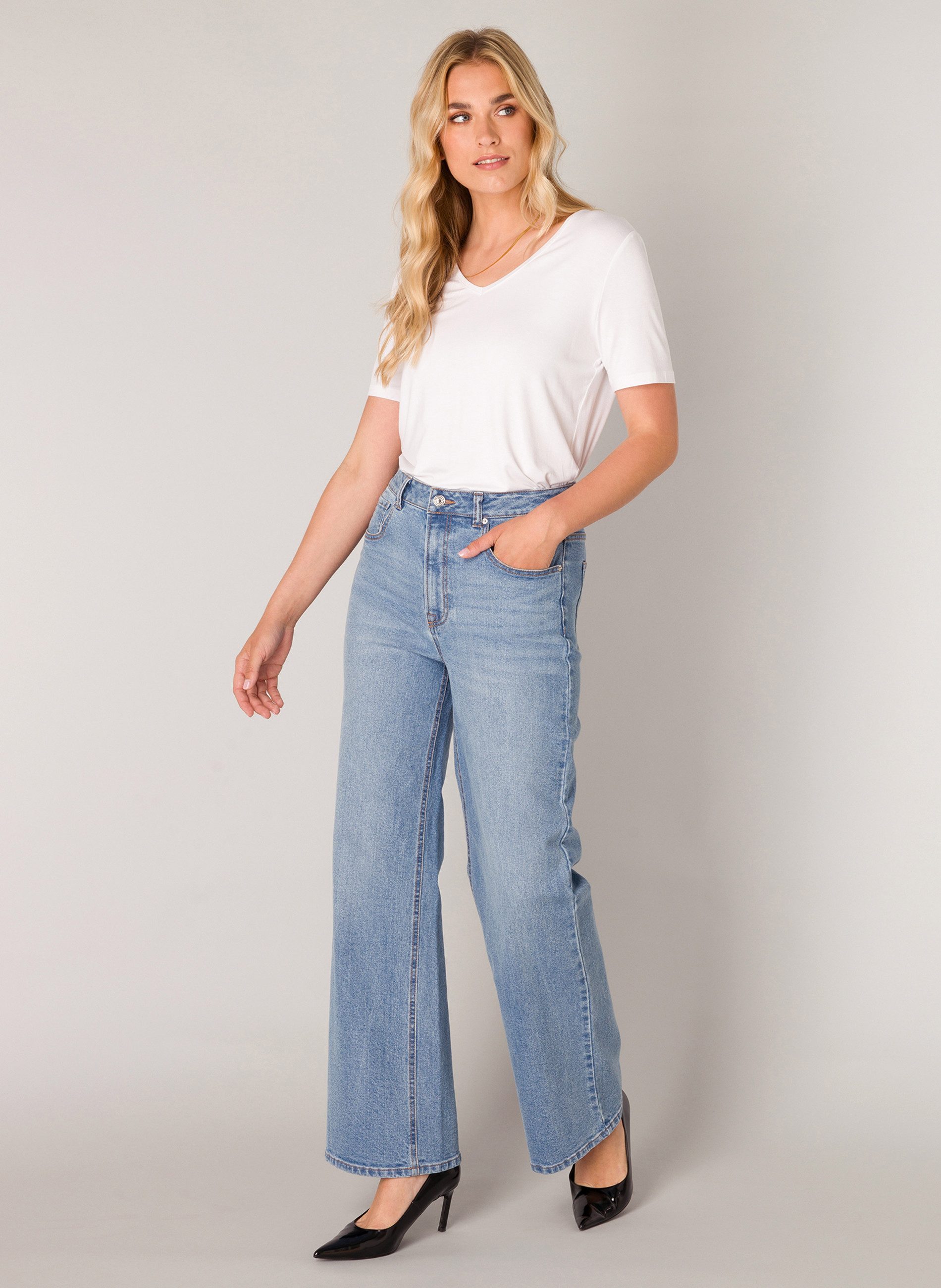Base Level Wijde jeans AMY met wassing