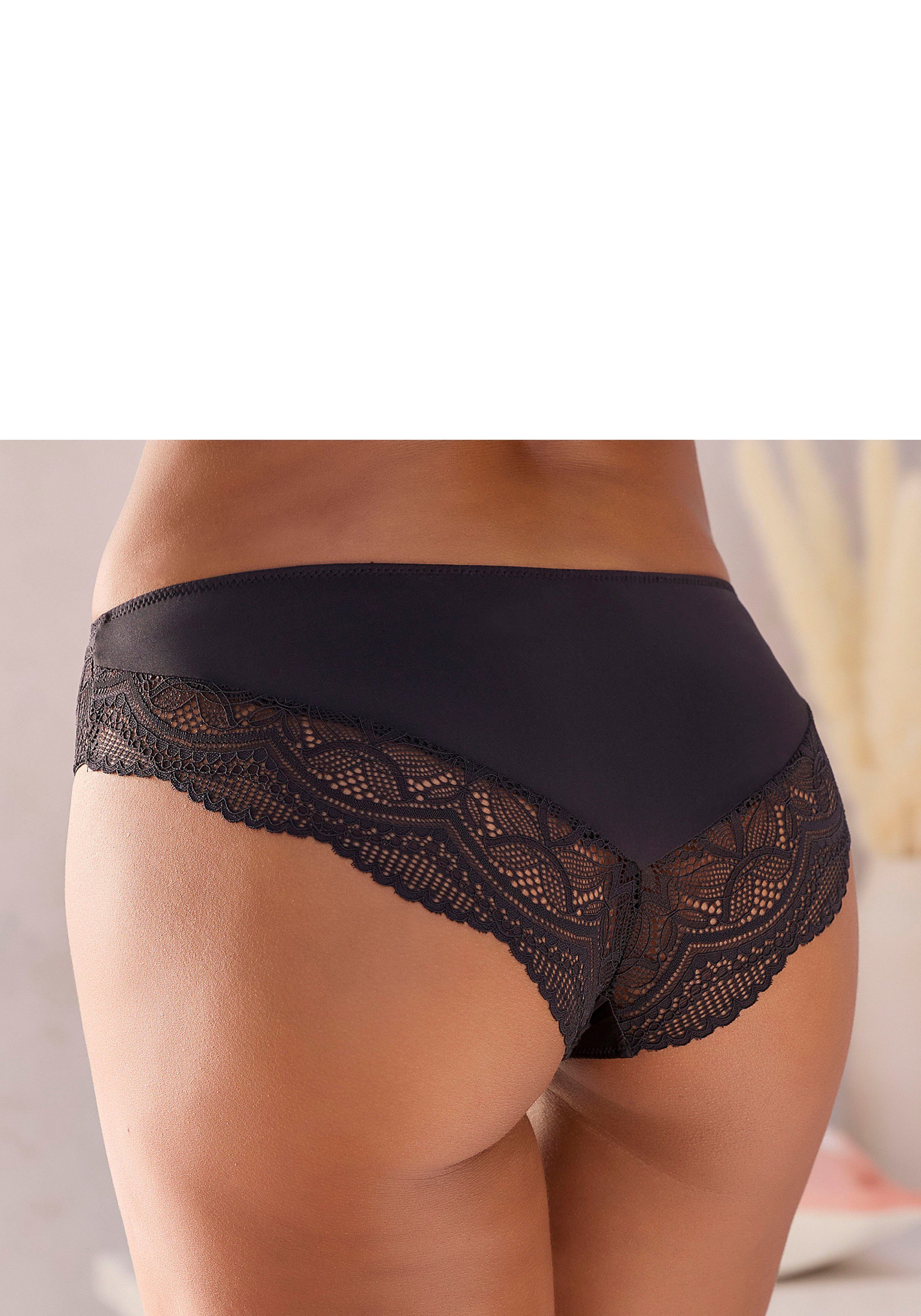 Nuance Tanga Vivianna met fijne kantdetails