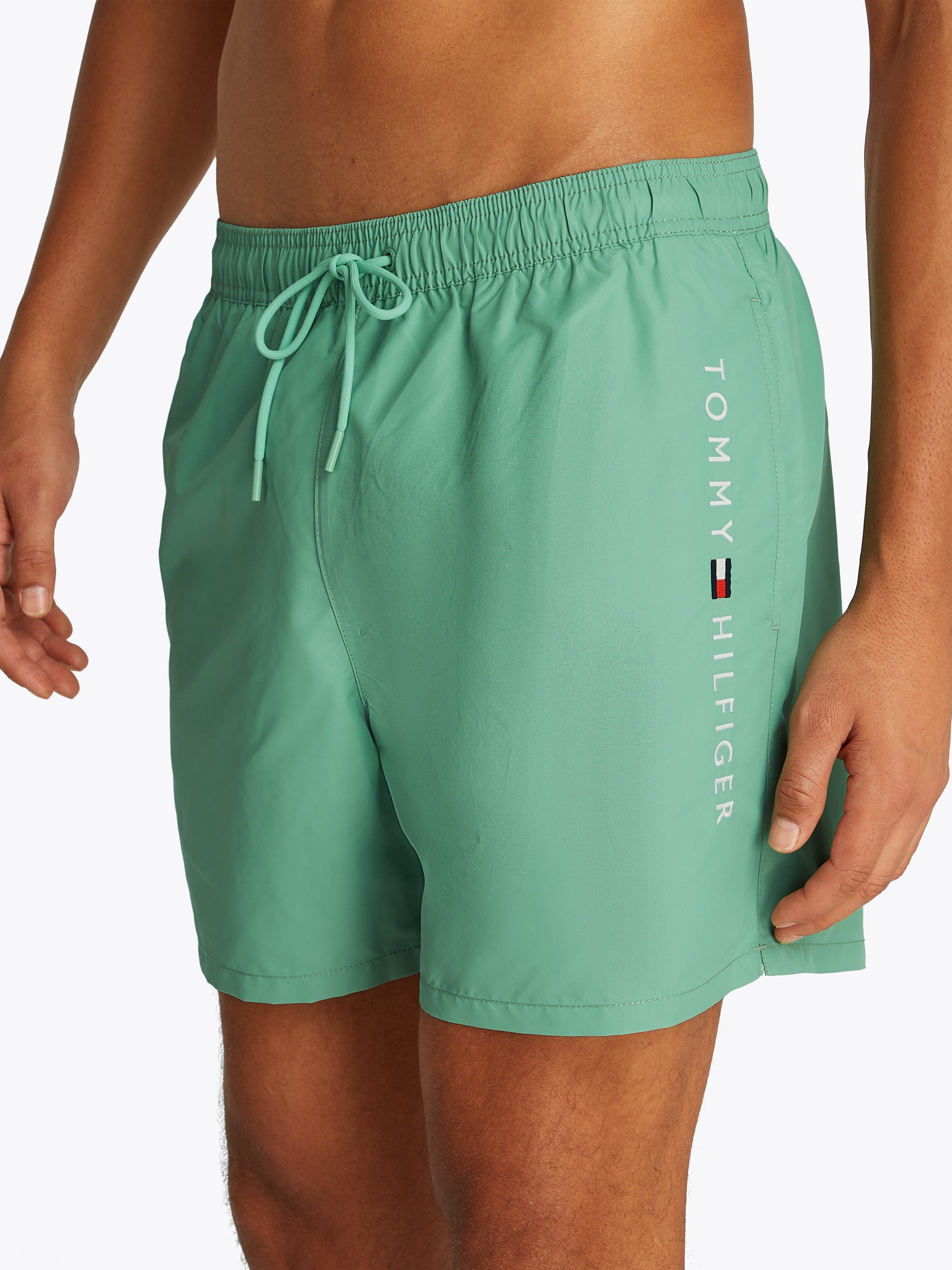 Tommy Hilfiger Swimwear Zwemshort MEDIUM DRAWSTRING met logoborduring op de heup