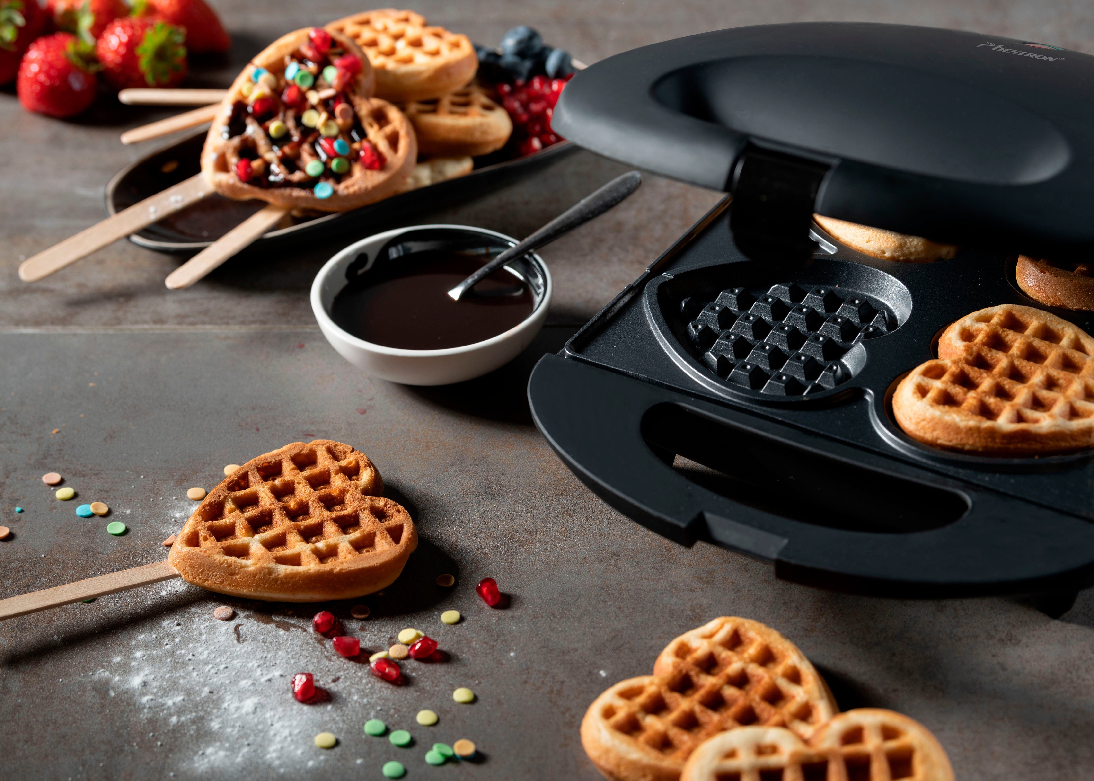 bestron Wafelijzer DSW271 voor hartwafels aan een stok voor hartvormige wafels aan een stokje, retrodesign