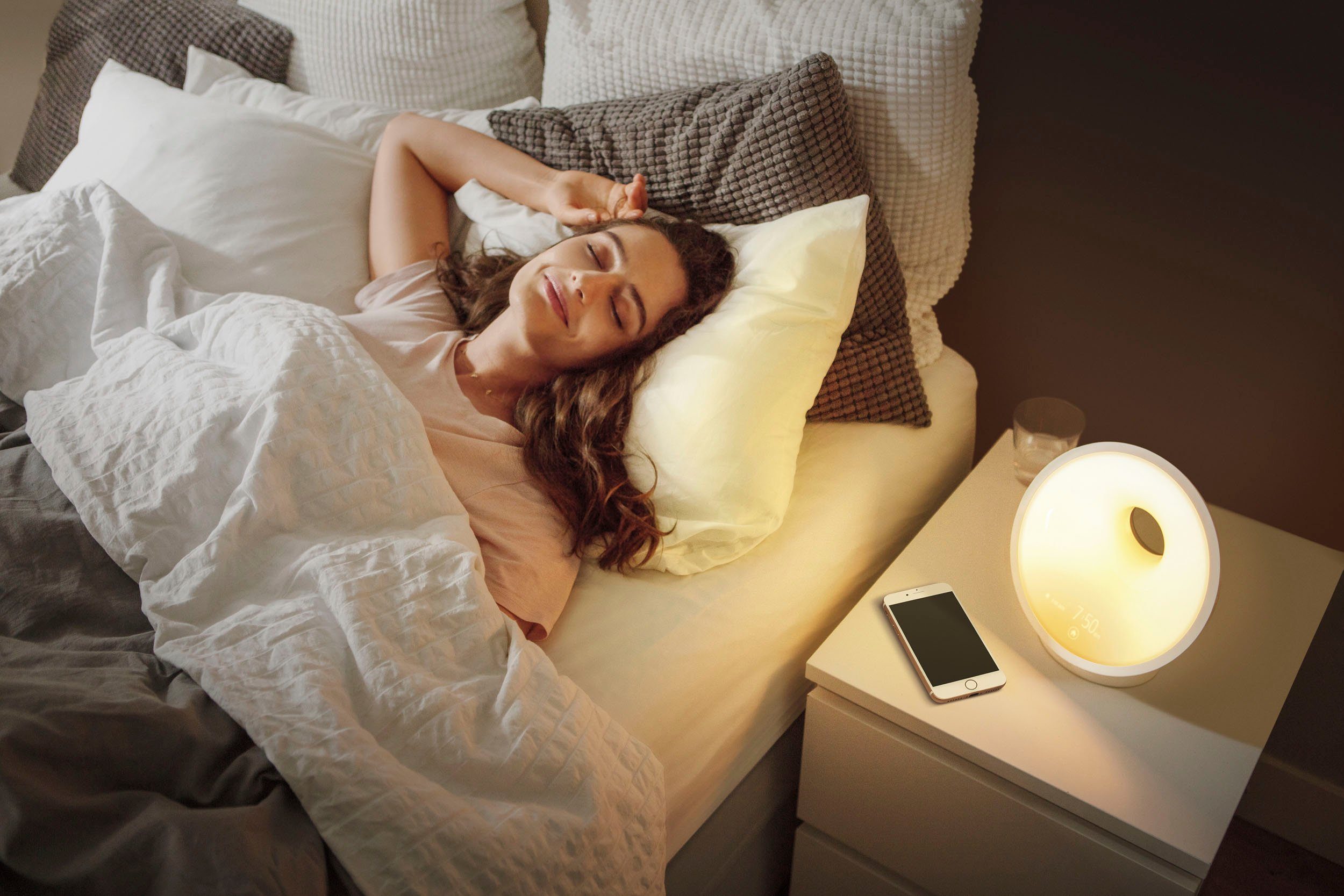Philips Daglichtwekker SmartSleep HF3672/01 met 8 natuurlijke alarmgeluiden, fm-radio en 25 lichtinstellingen