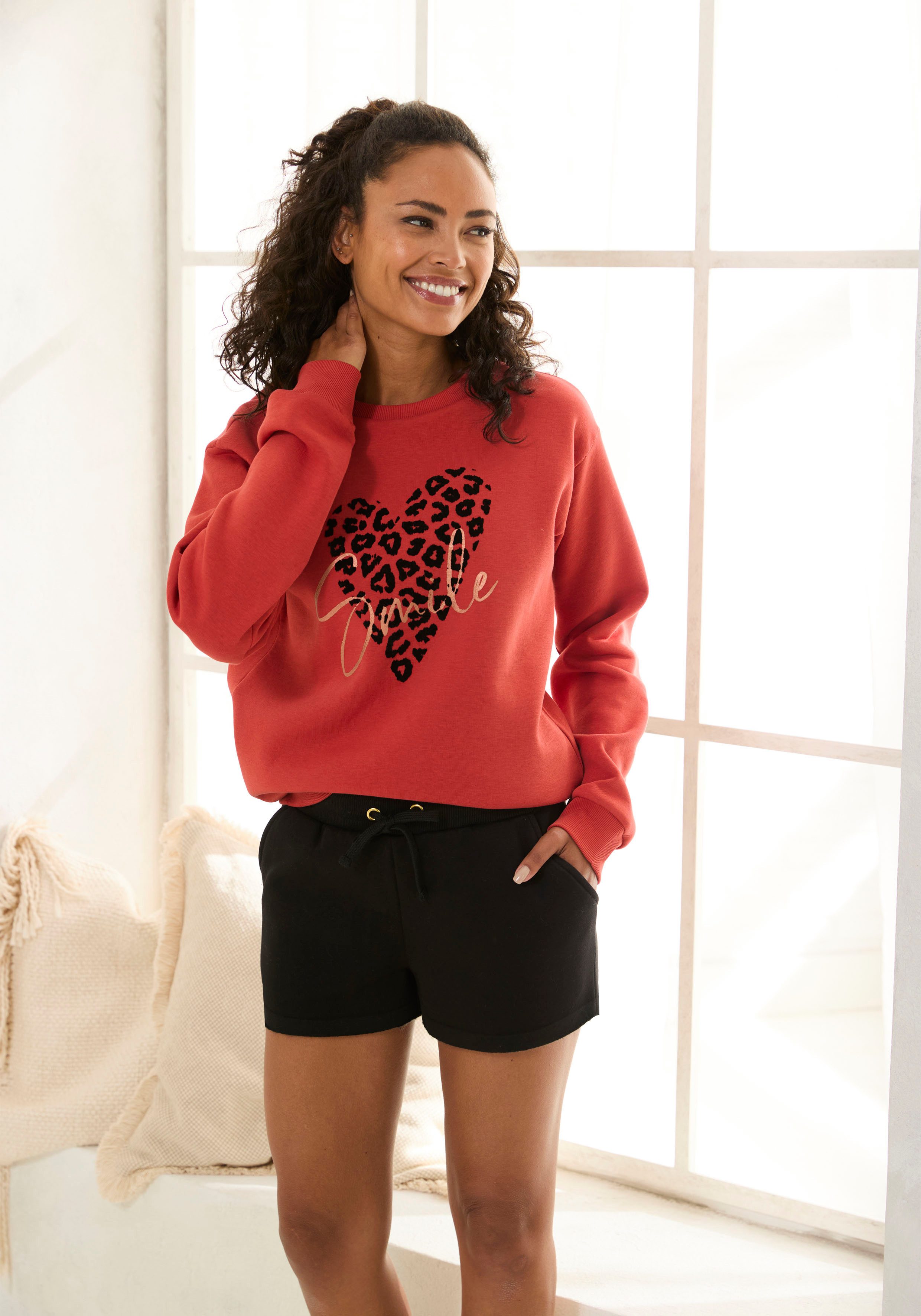 Lascana Sweatshirt Lounge shirt met hart-leo-print, loungewear