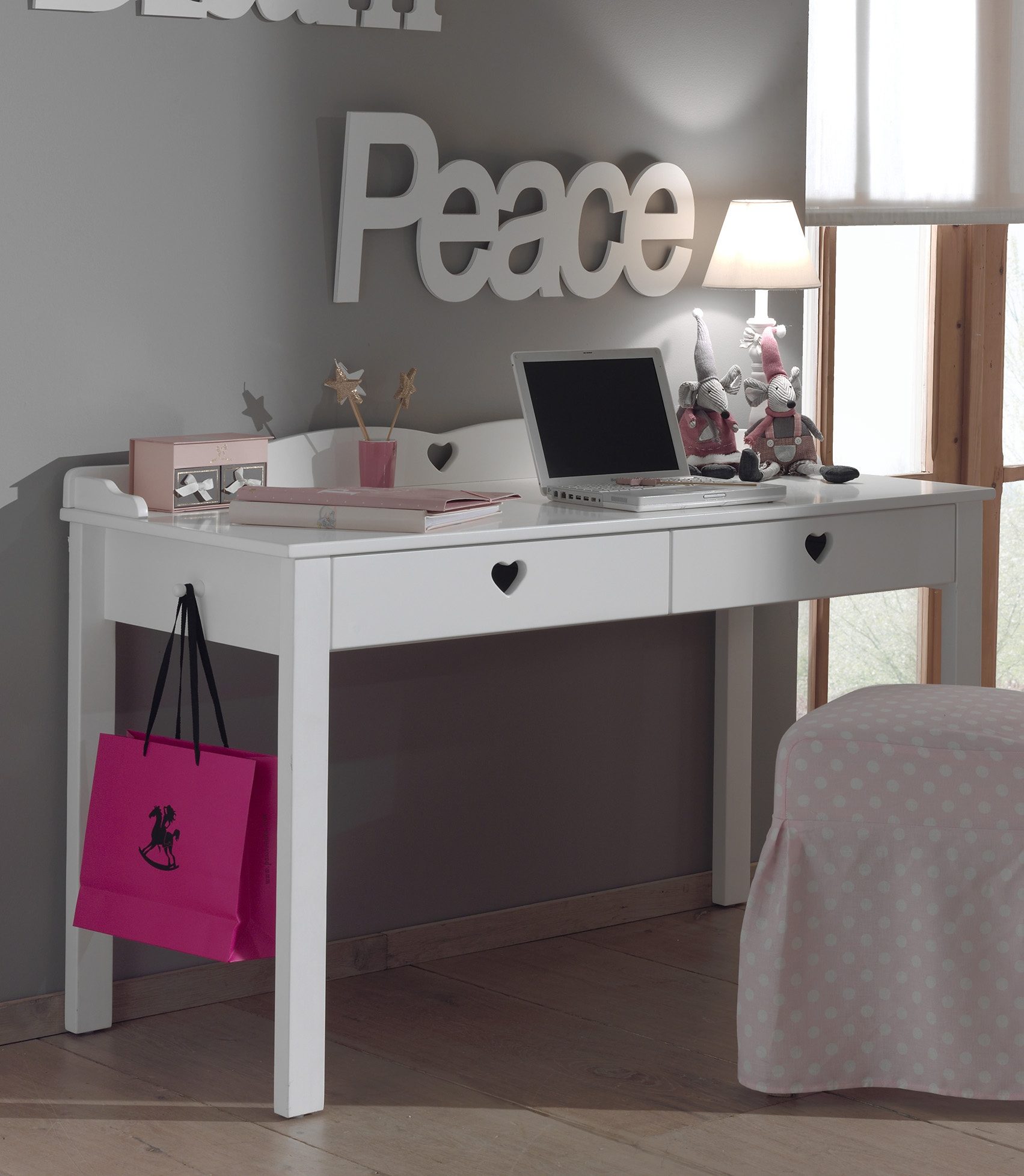 Vipack Bureau Amori, met nostalgische hartlook, 2 lades groot schrijfoppervlak, daaronder 2 laden voor schrijfgerei bureaus wit