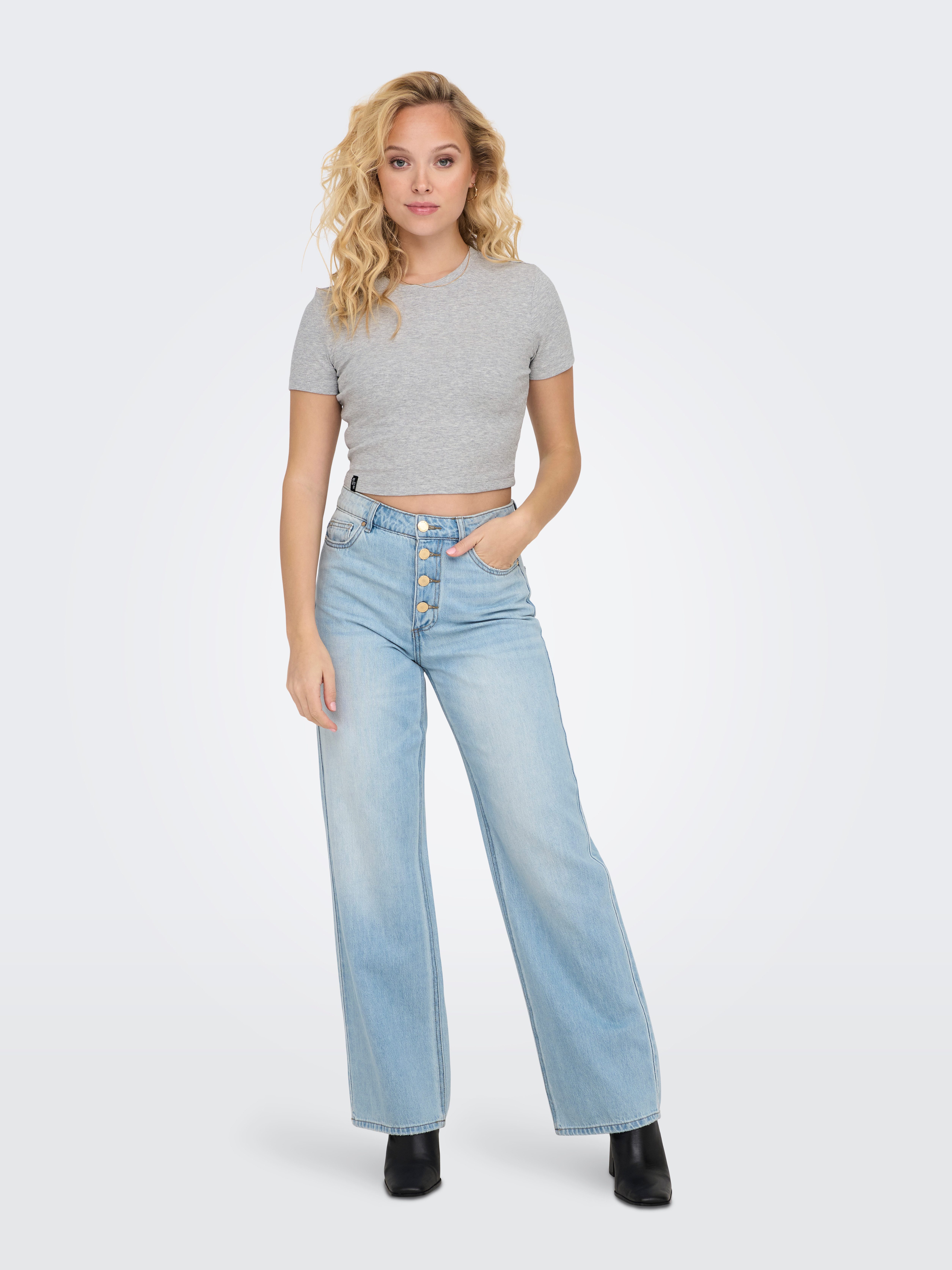 Only Shirt met korte mouwen ONLBETTY S/S O-NECK SHORT TOP CC JRS