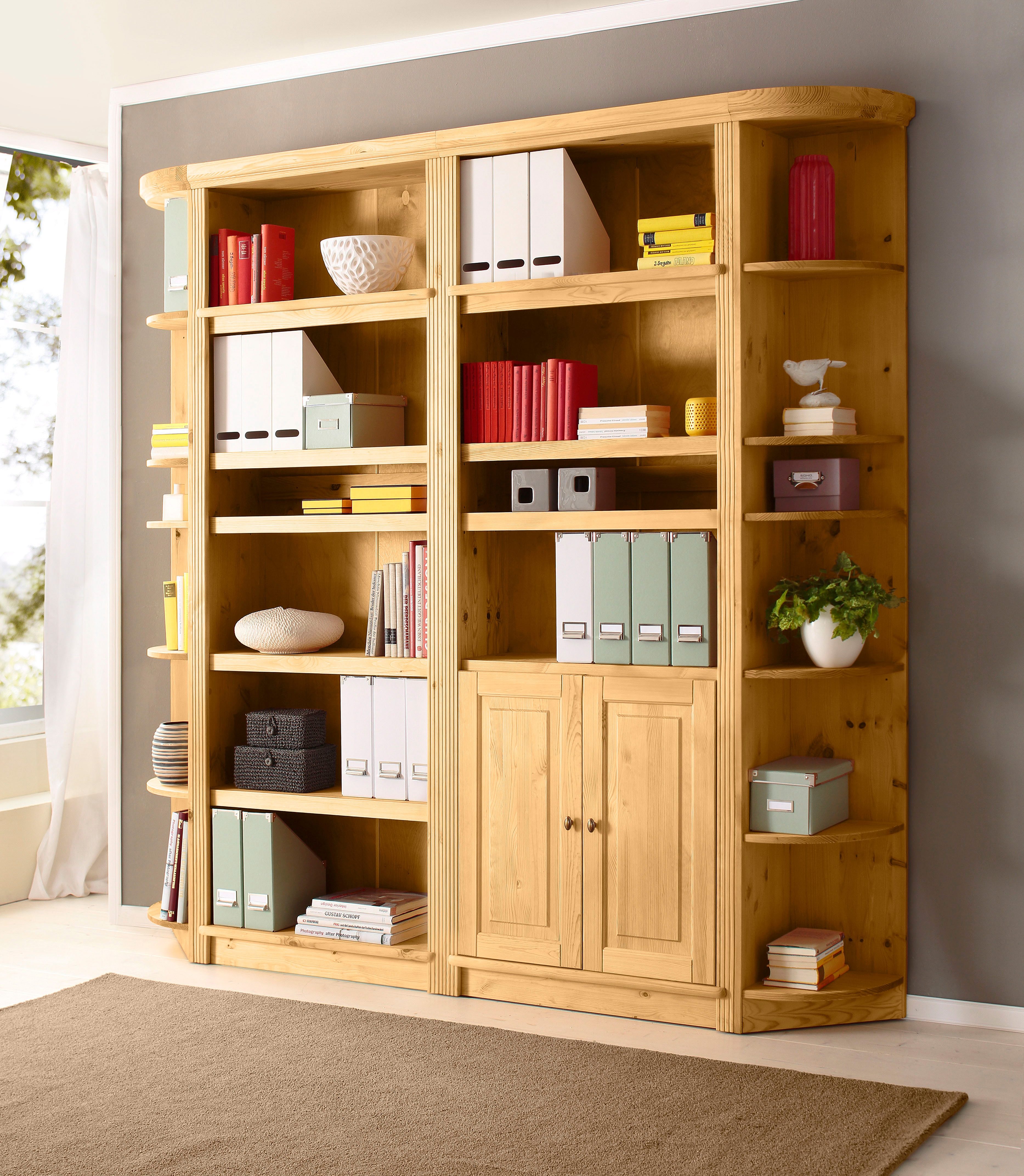 Home affaire Boekenkast Soeren van massief grenen, hoogte 220 cm, met 2 houten deuren, veel bergruimte