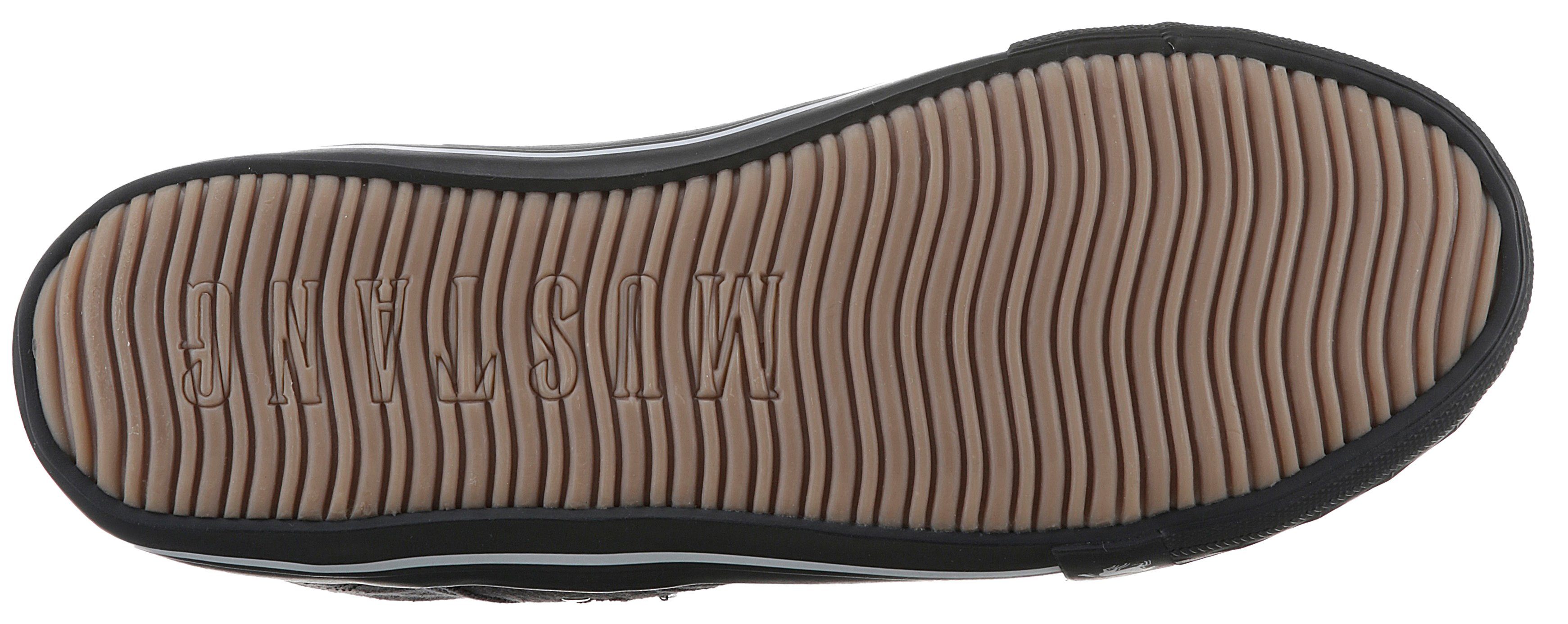 Mustang Shoes Sneakers high top-sneaker, veterschoen met label in de loopzool