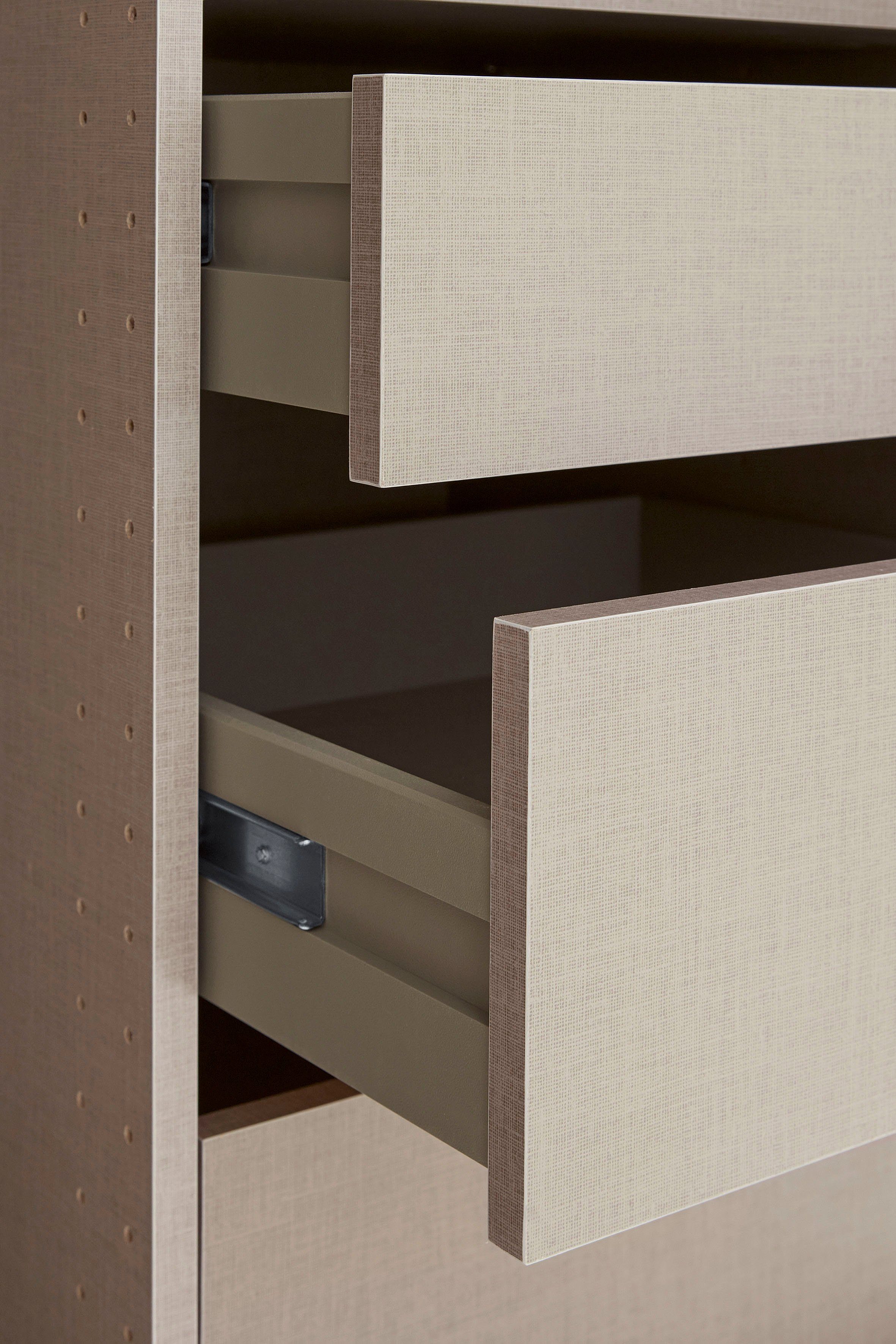 rauch Draaideurkast Kledingkast kast garderobe TOPSELLER OTELI incl. binnenindeling met 3 binnenlades extra planken optioneel met spiegel made in germany