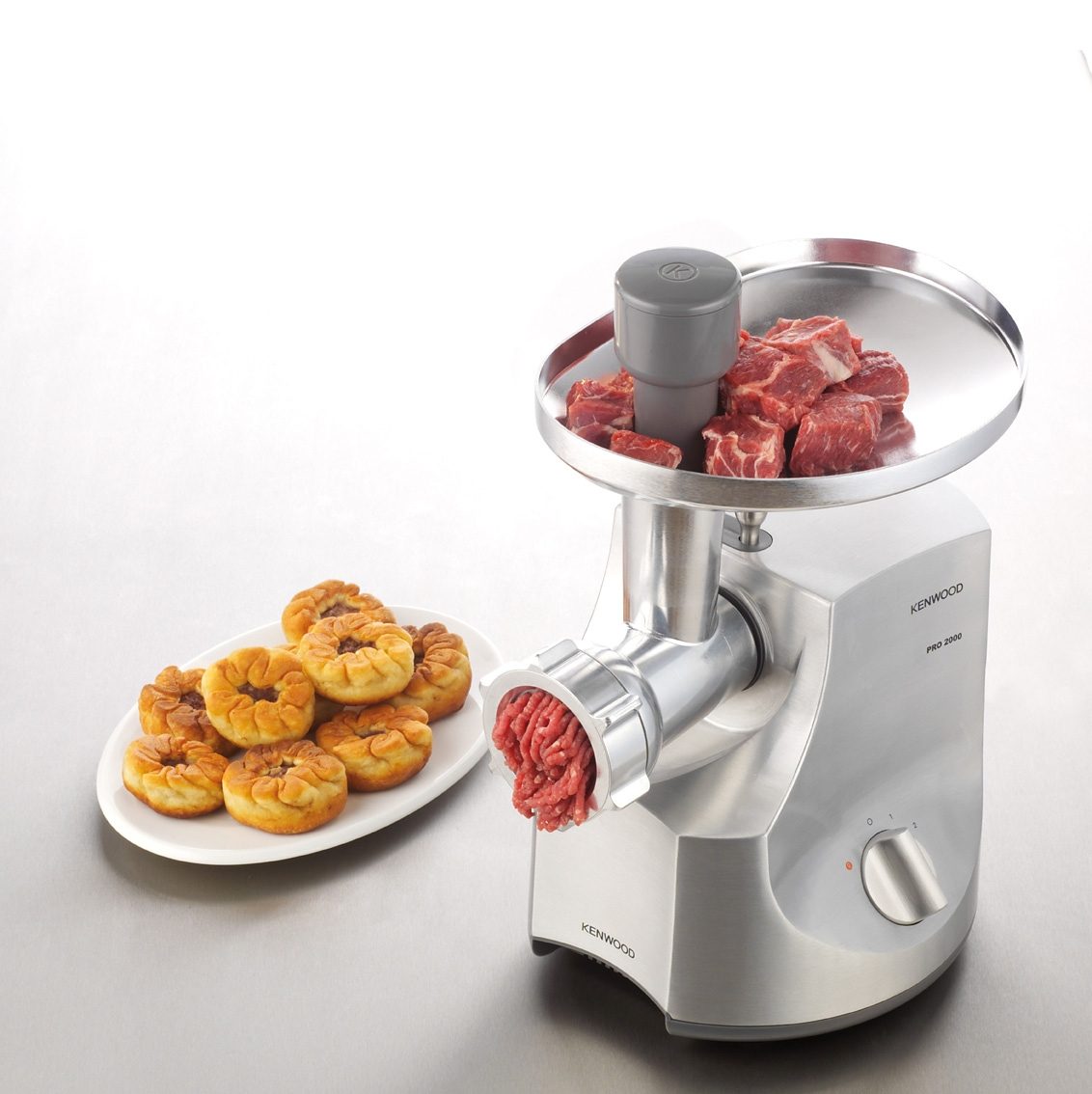 KENWOOD Vleesmolen MG700 met 2 worstvulmondstukken, kebbe-opzetstuk, 3 perforatieschijven