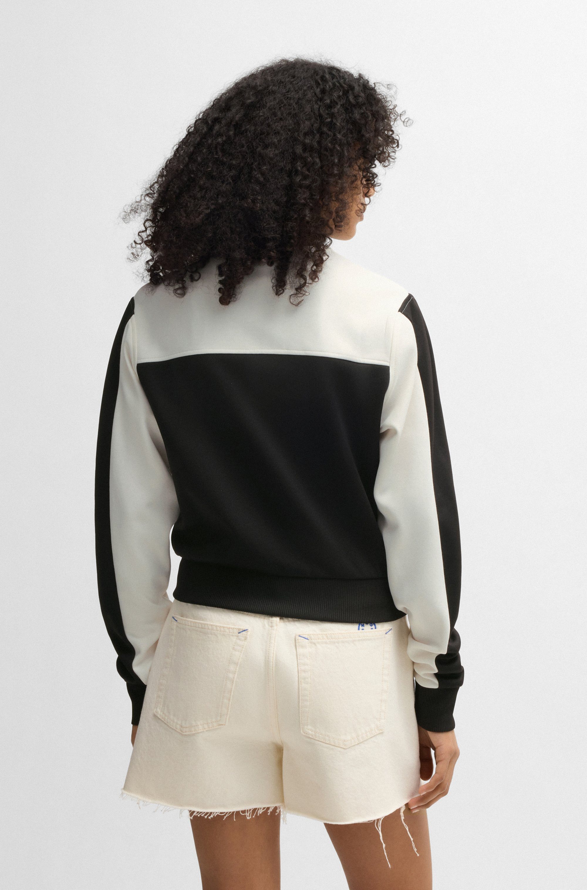HUGO Blue Sweatshirt Dalaria in retro colorblocking, logo-badge