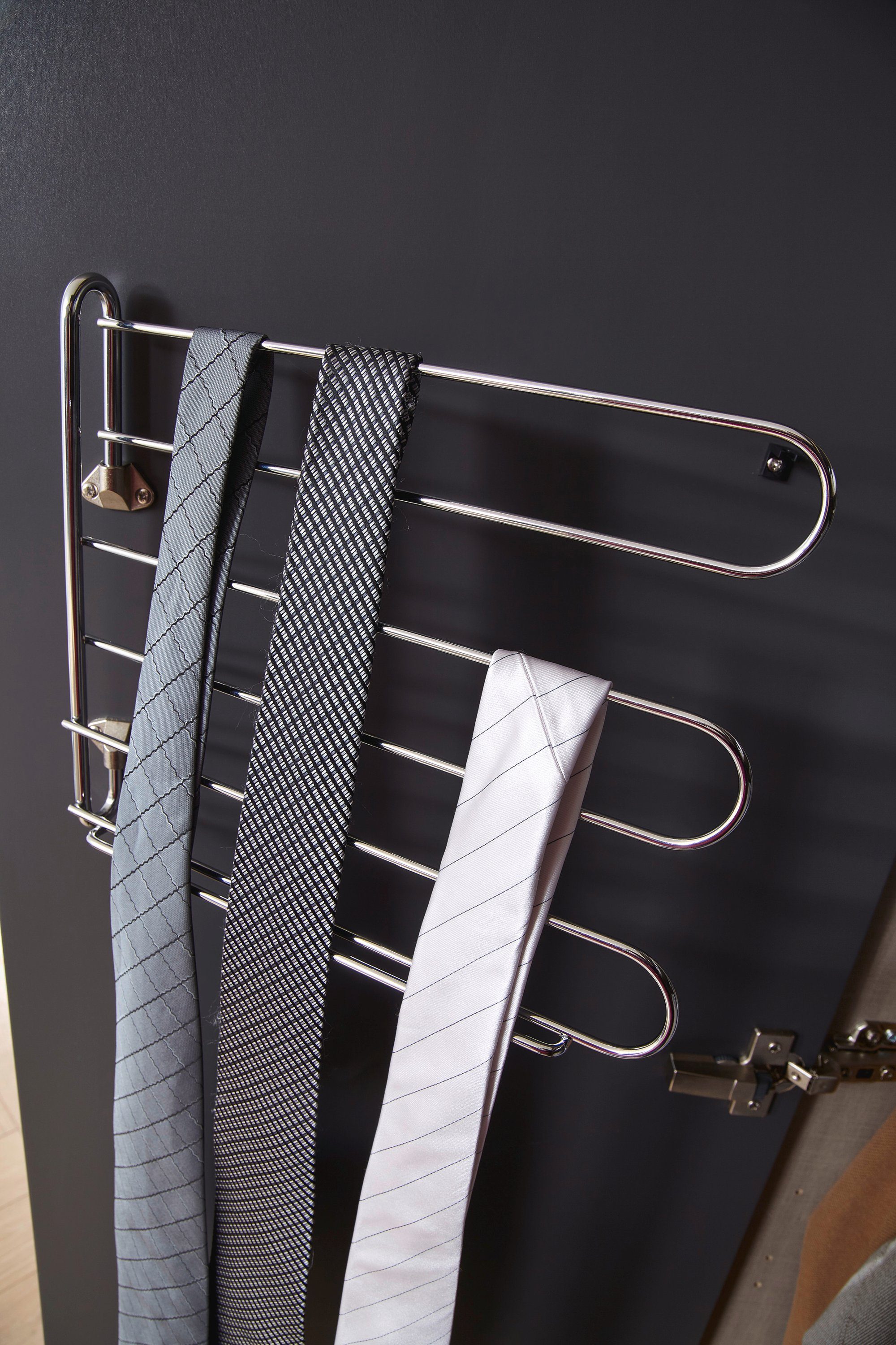 rauch Draaideurkast Purisma met glazen front, laden en vele accessoires, met soft-closetechniek