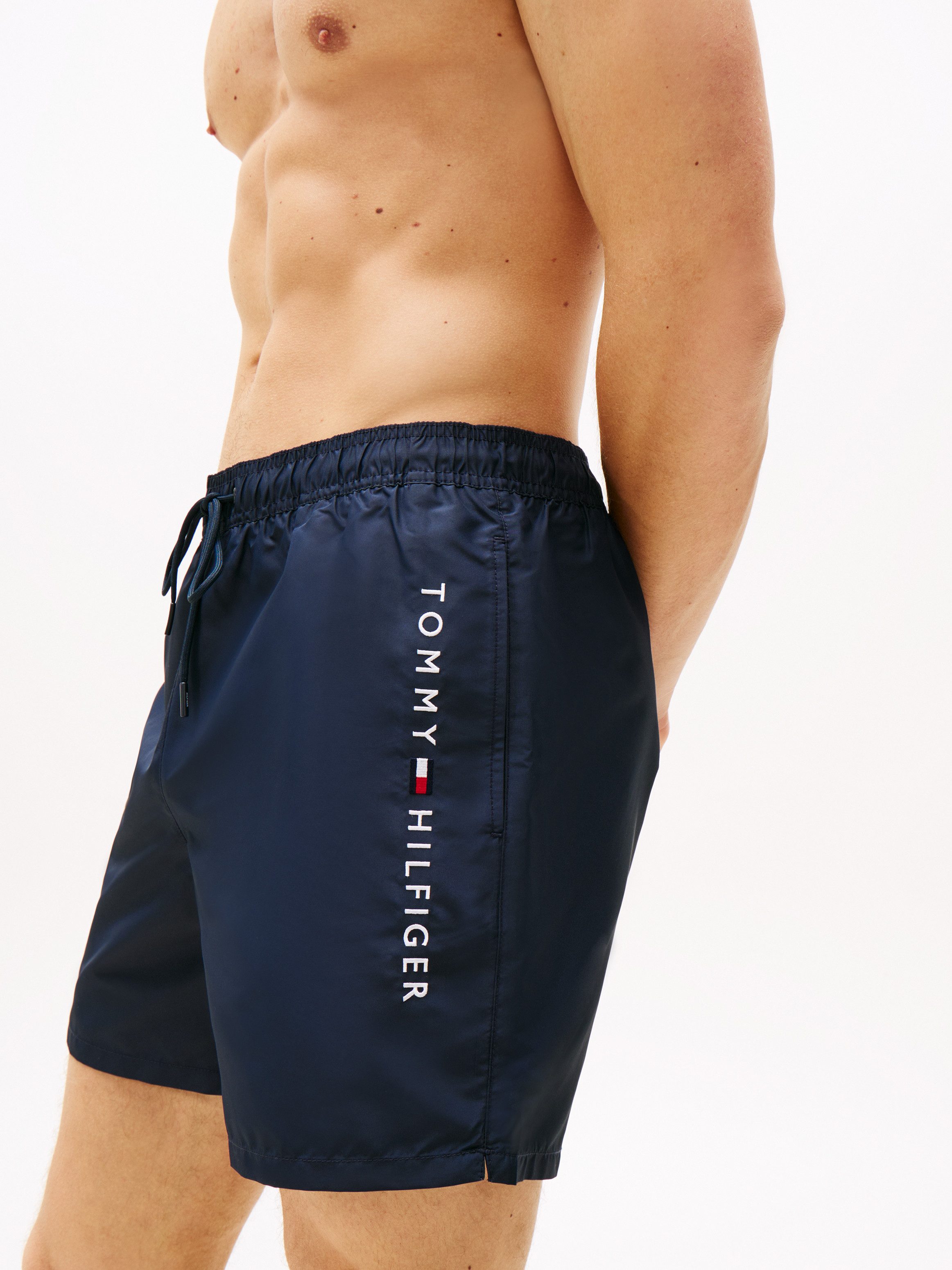 Tommy Hilfiger Swimwear Zwemshort MEDIUM DRAWSTRING met logoborduring op de heup