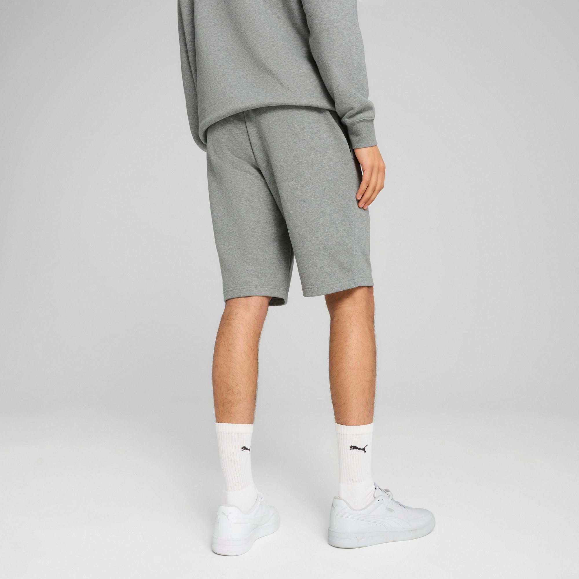 PUMA Trainingsshort ESS NO. 1 LOGO SHORTS 10" Sweatshorts met zacht French Terry materiaal