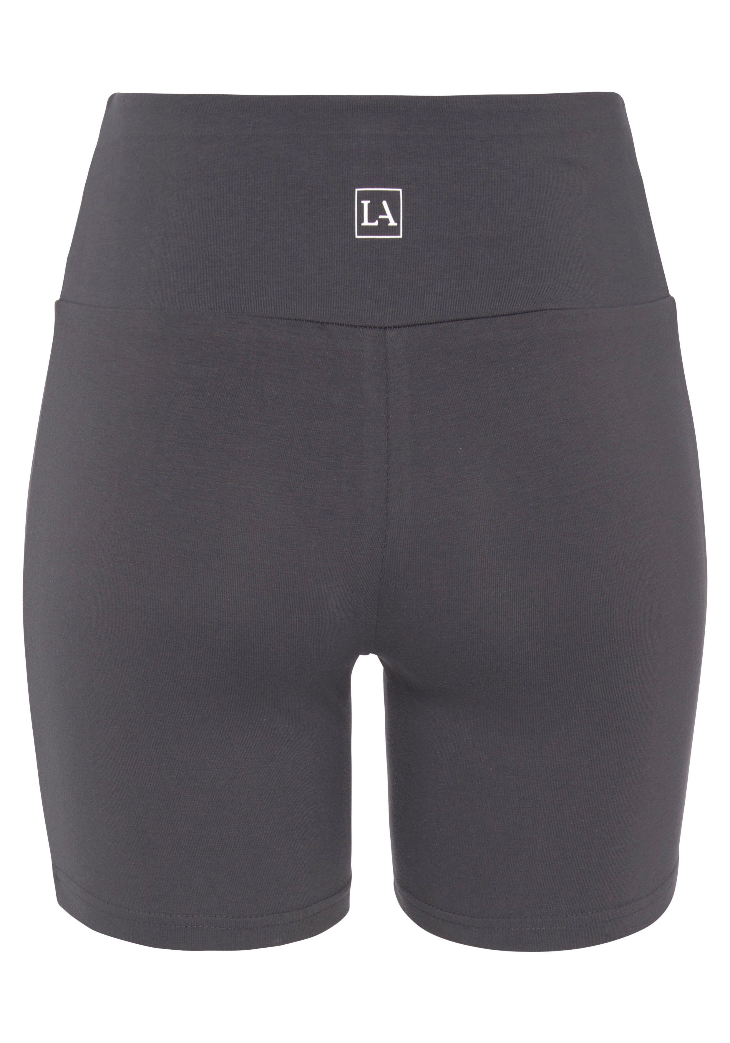 Lascana Short met brede boord en logoprint