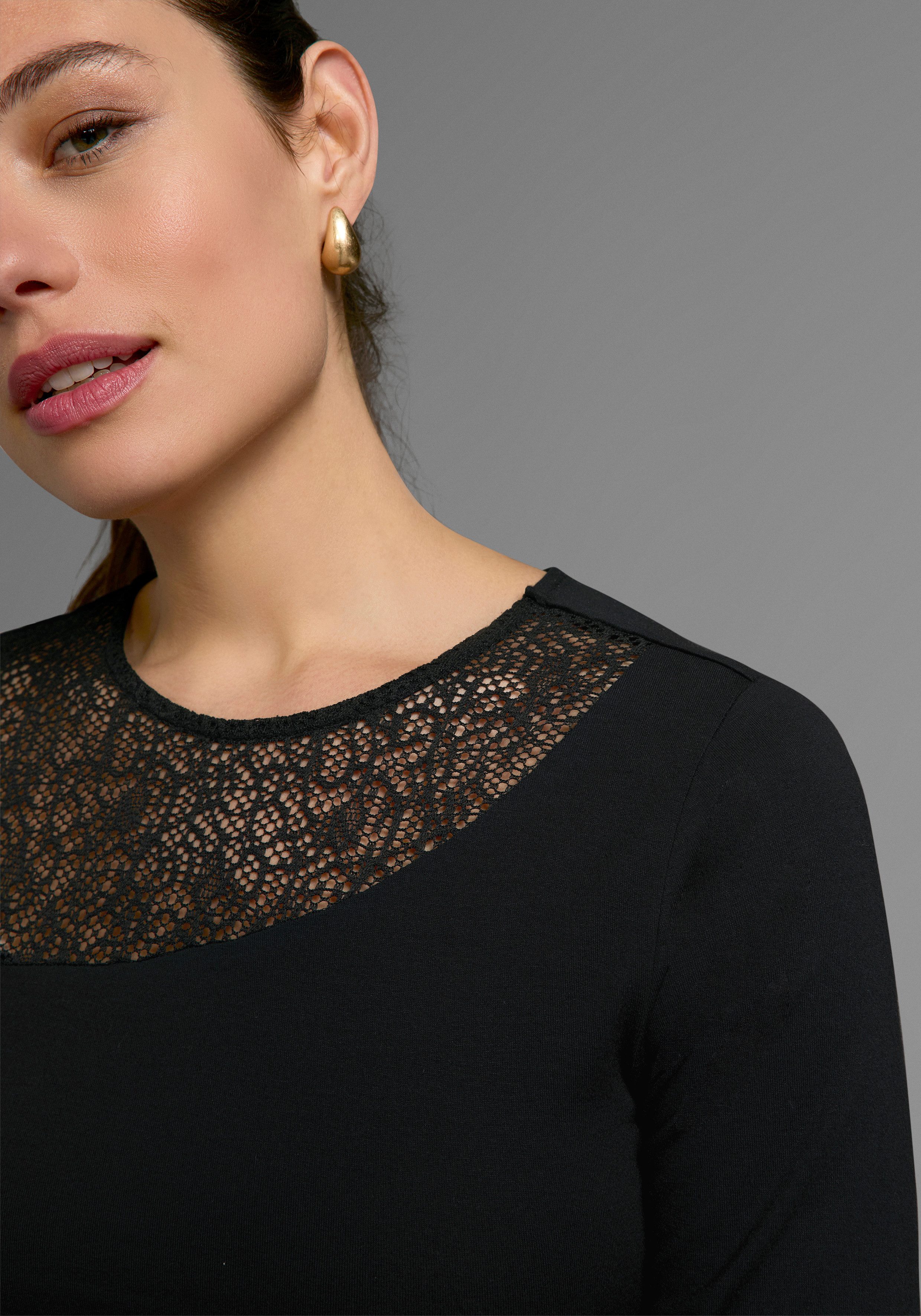 Melrose Shirt met ronde hals lange mouwen, zeer figuurvolgend, met kantinzetten, heuplang