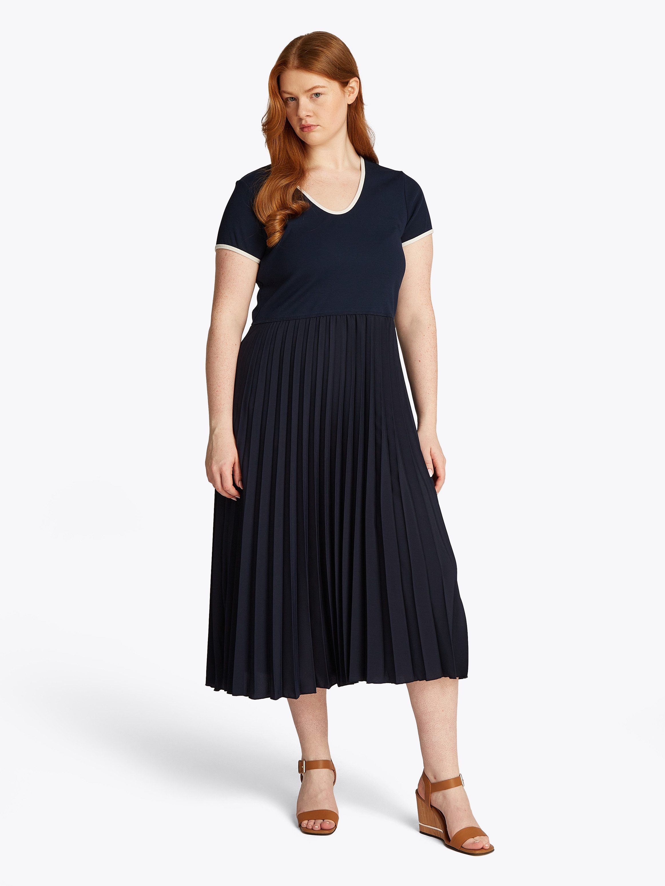 Tommy Hilfiger Curve Blousejurk CRV CONTRAST SOFT V-NK DRESS in grote maten, met diepe ronde hals