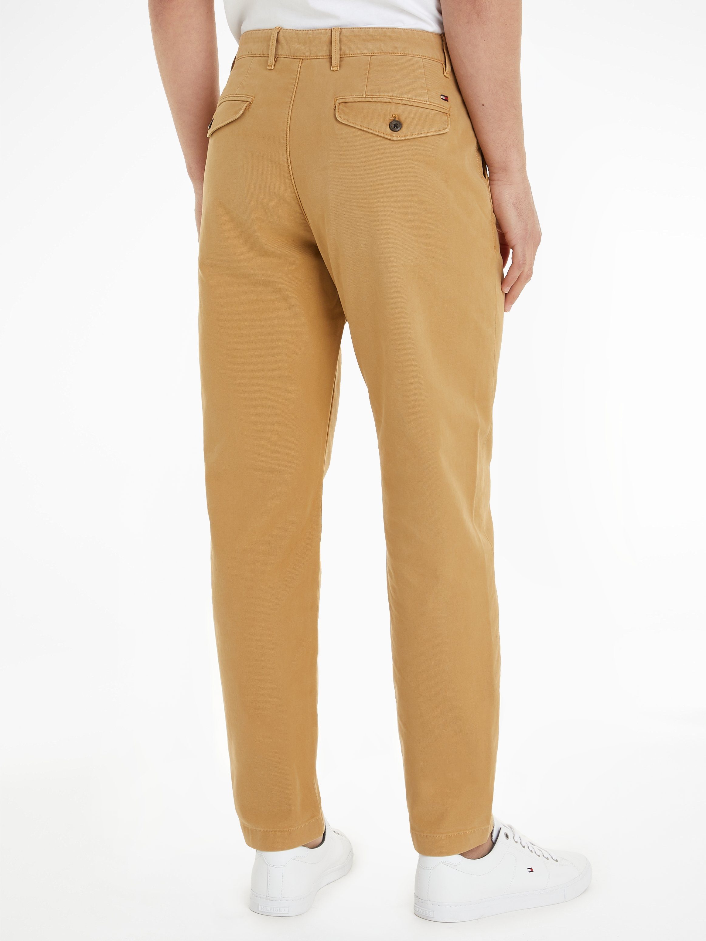 Tommy Hilfiger Chino CHELSEA GABARDINE GMD met logo borduursel op de achterzak