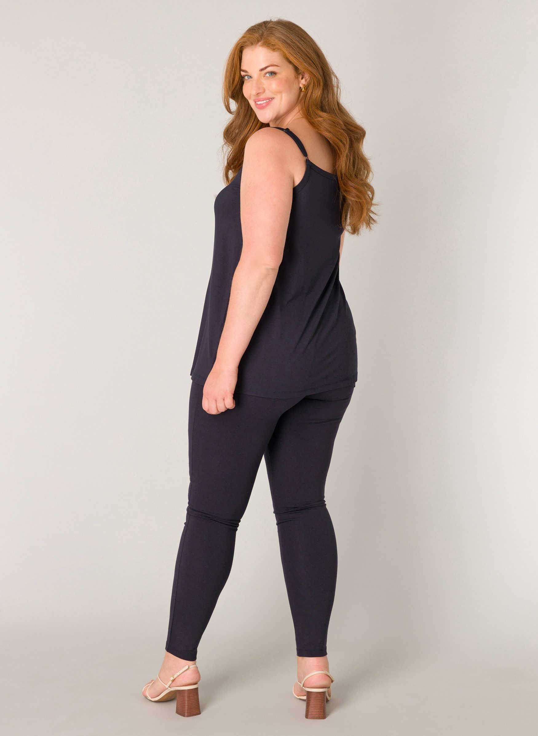 Base Level Curvy Top met spaghettibandjes ALEXA Verstelbare bandjes