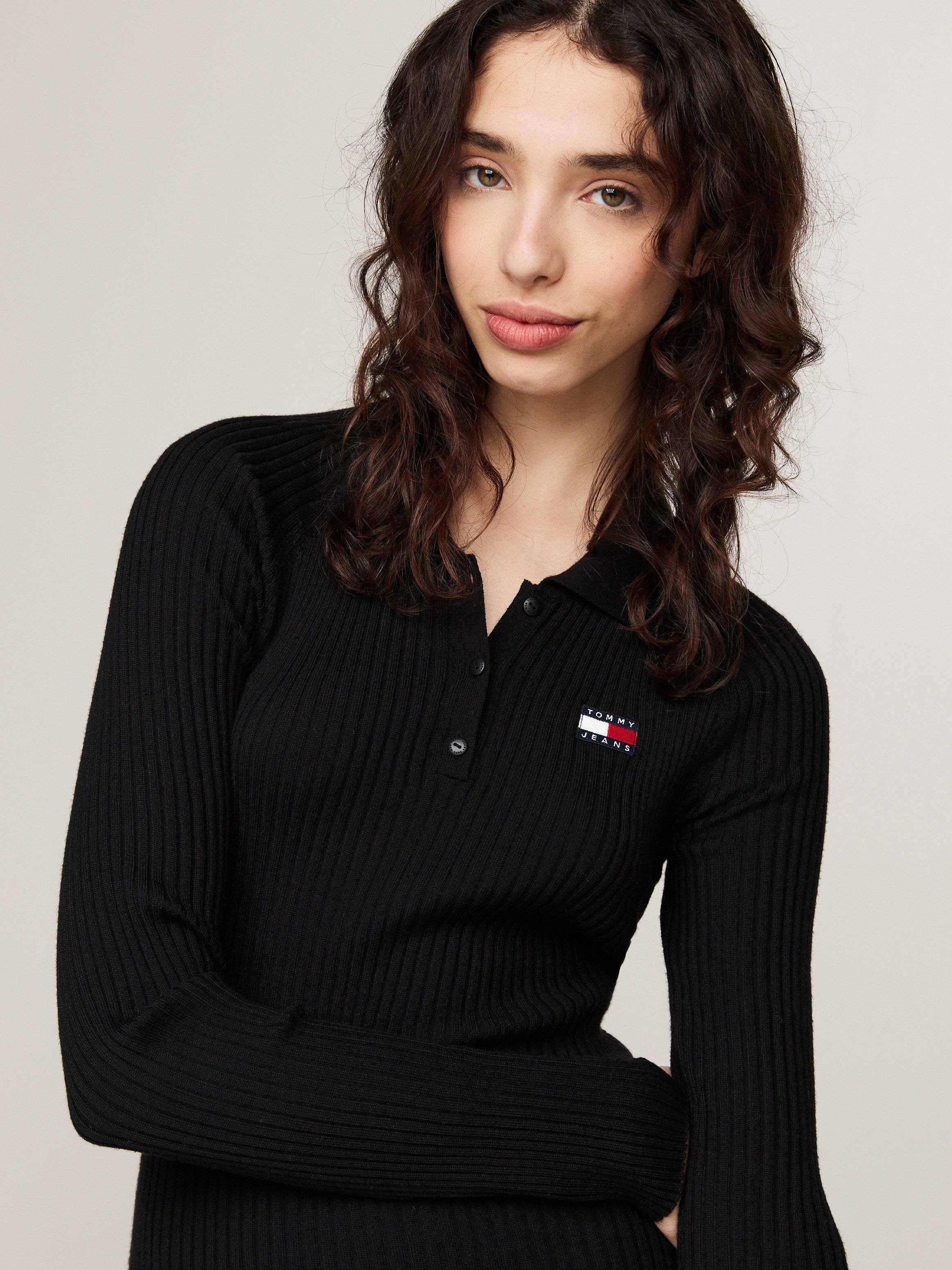 TOMMY JEANS Gebreide jurk TJW COLLAR BADGE SWTER DRESS EXT