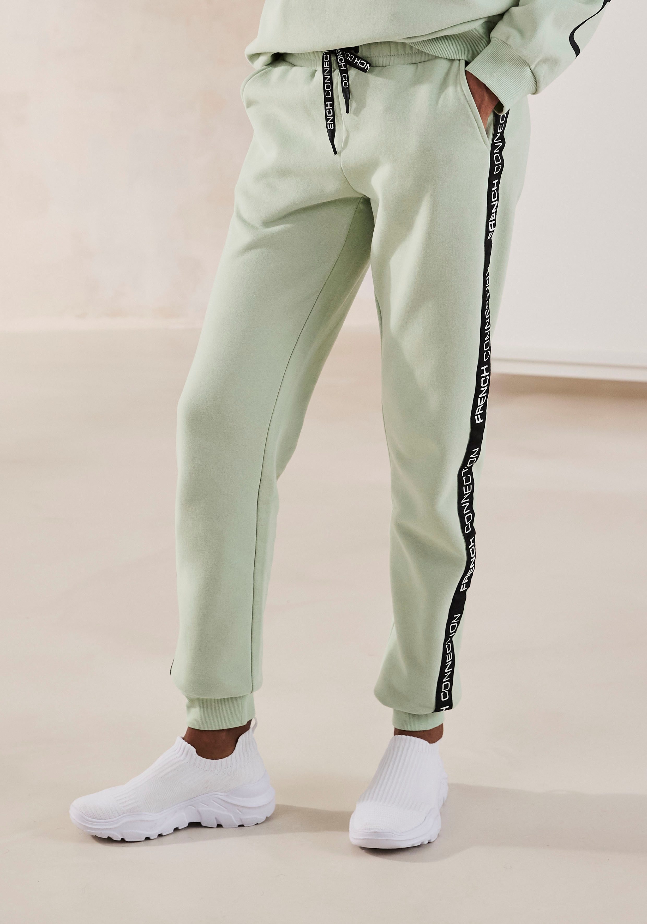 French Connection Sweatbroek met zij contraststrepen en logo-print dames sweatbroeken maat 48/50 groen