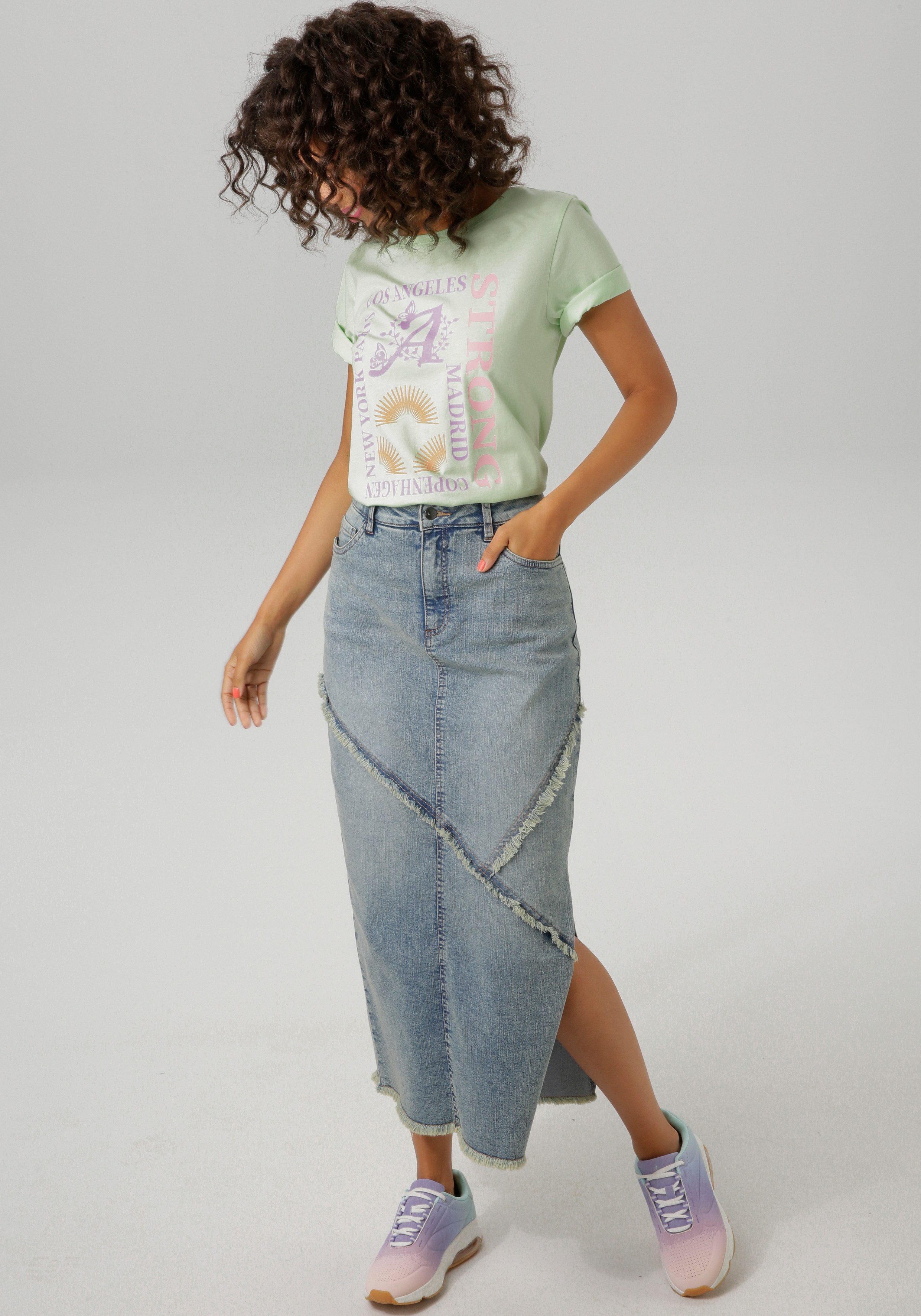 Aniston CASUAL T-shirt met kleurharmonieuze frontprint van foliedruk