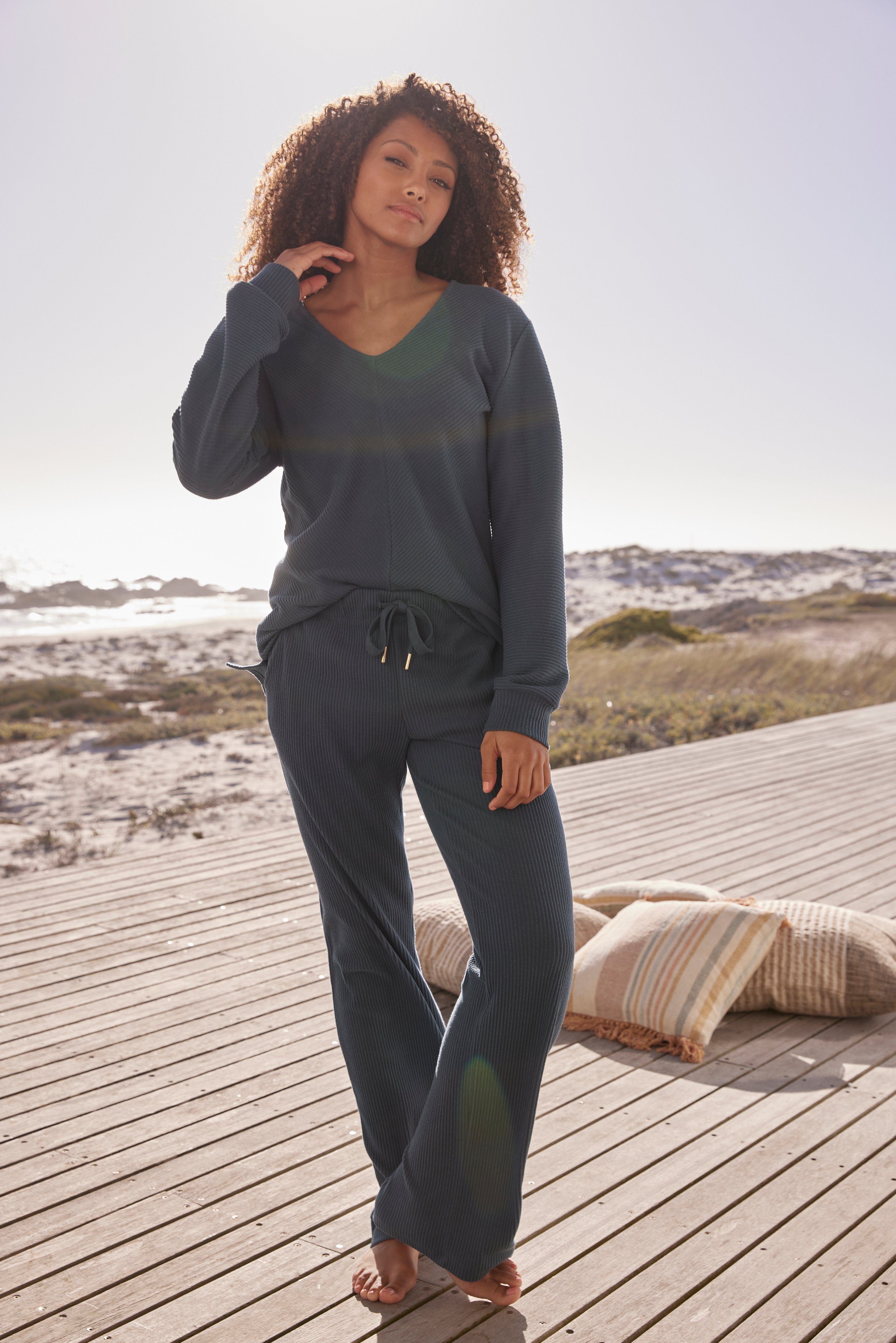 s.Oliver RED LABEL Beachwear Sweatshirt - Shirt met lange mouwen en V-hals Langarmshirt met V-hals en zachte ribborden, loungewear