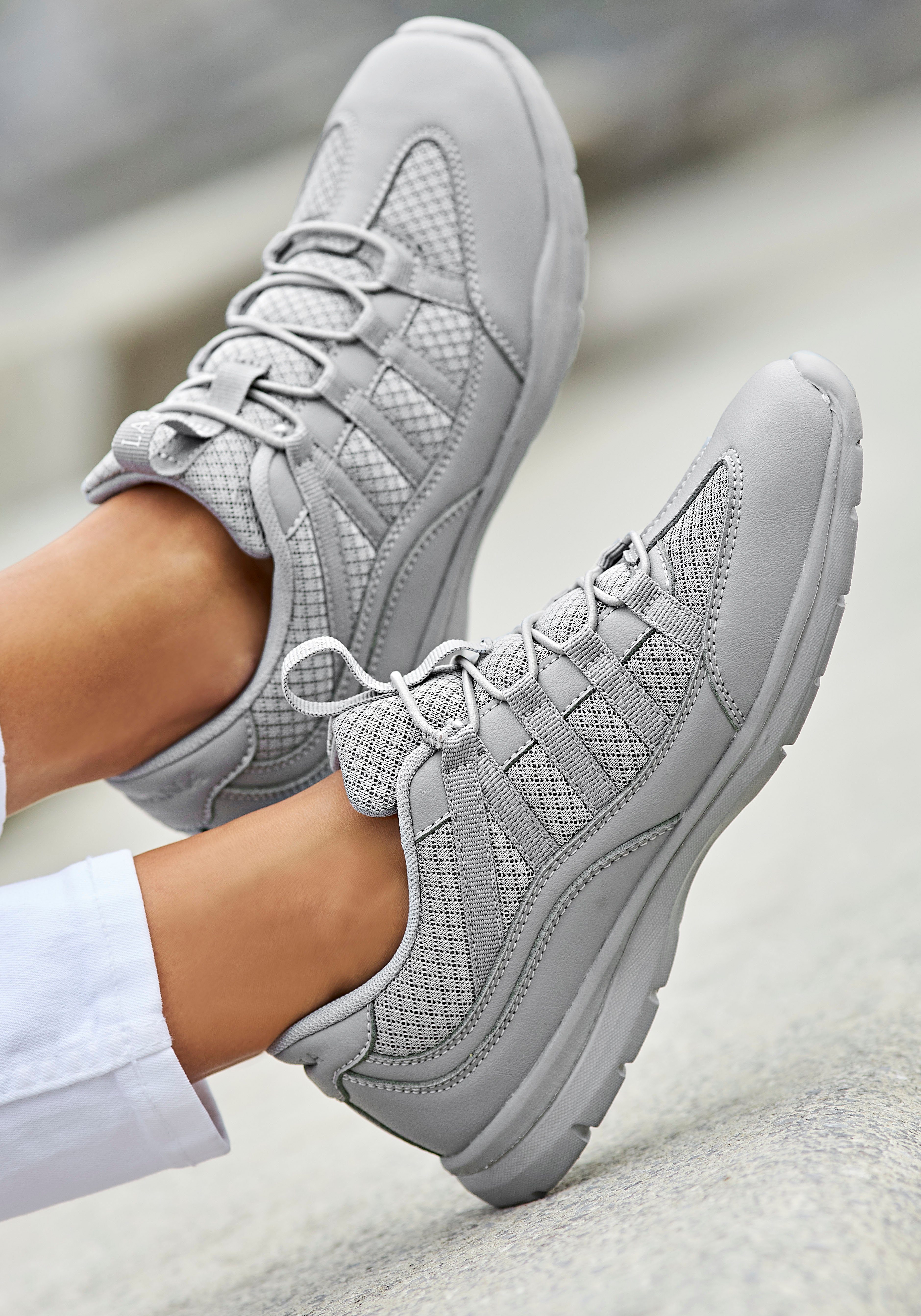 Lascana Sneakers Slip-On vrijetijdsschoen, lage schoen met elastische veters VEGAN