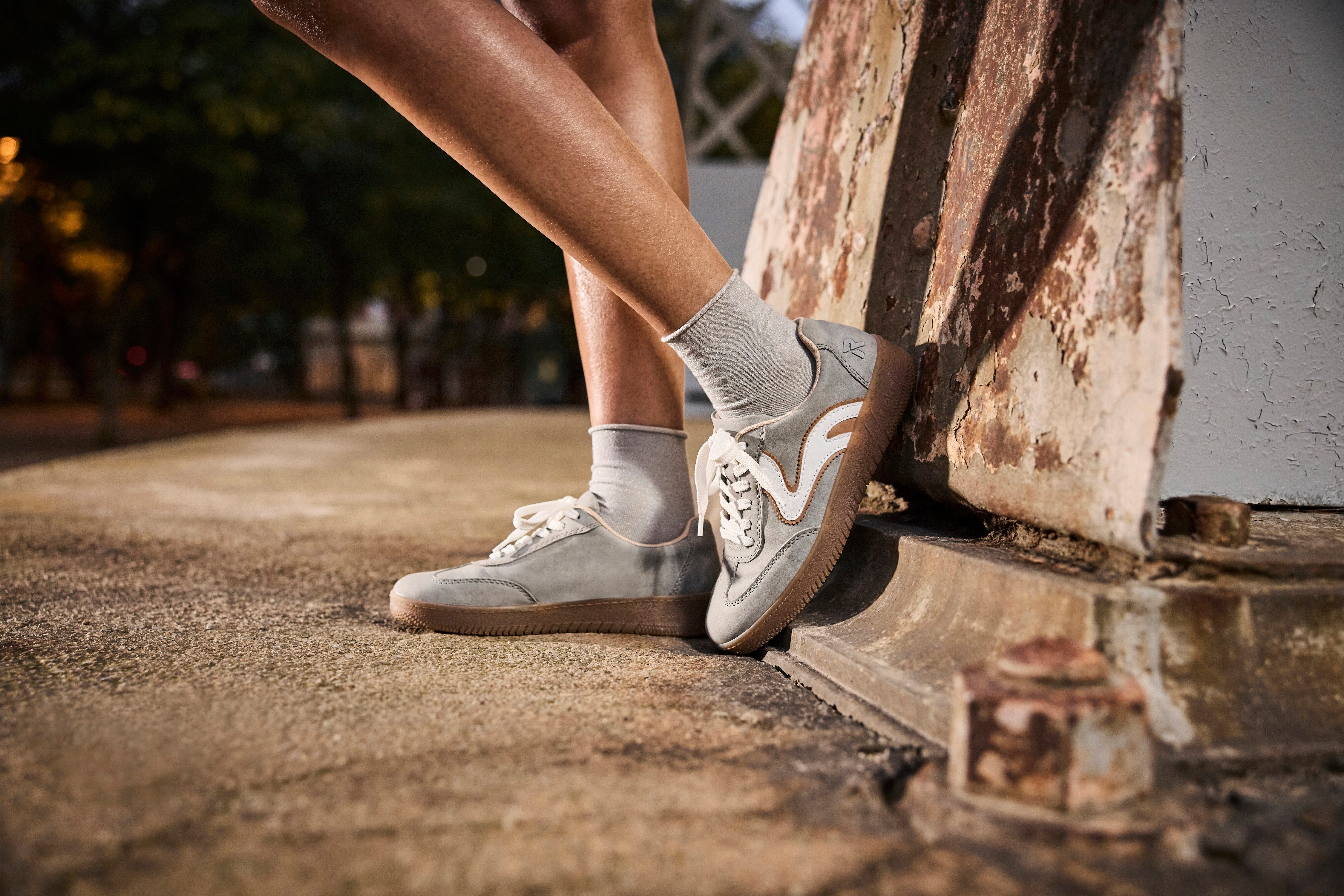 RIEKER Sport Plateausneakers vrijetijdsschoen, lage schoen, veterschoen in vegan uitvoering