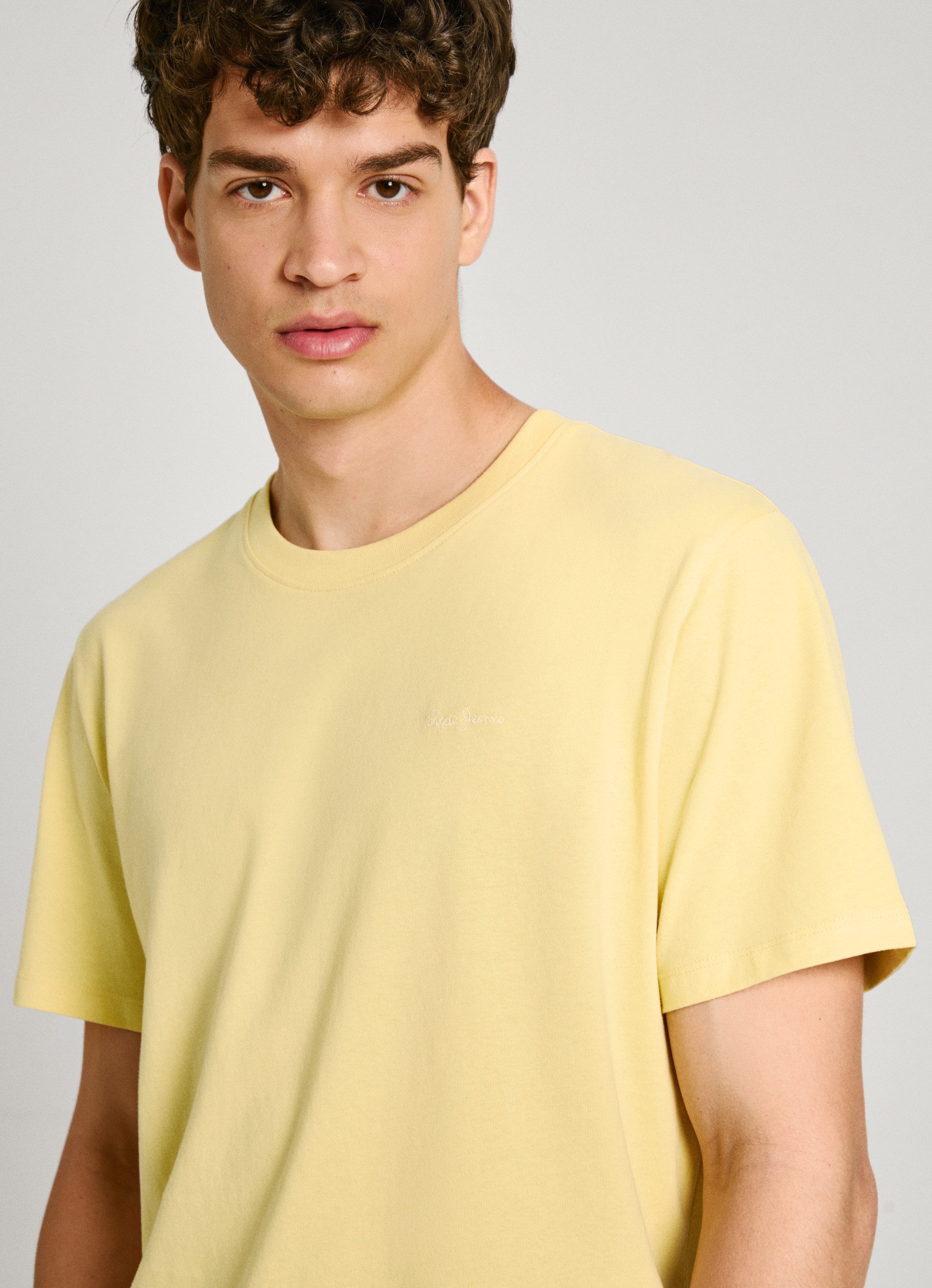 Pepe Jeans T-shirt Connor met geborduurd logo op borsthoogte