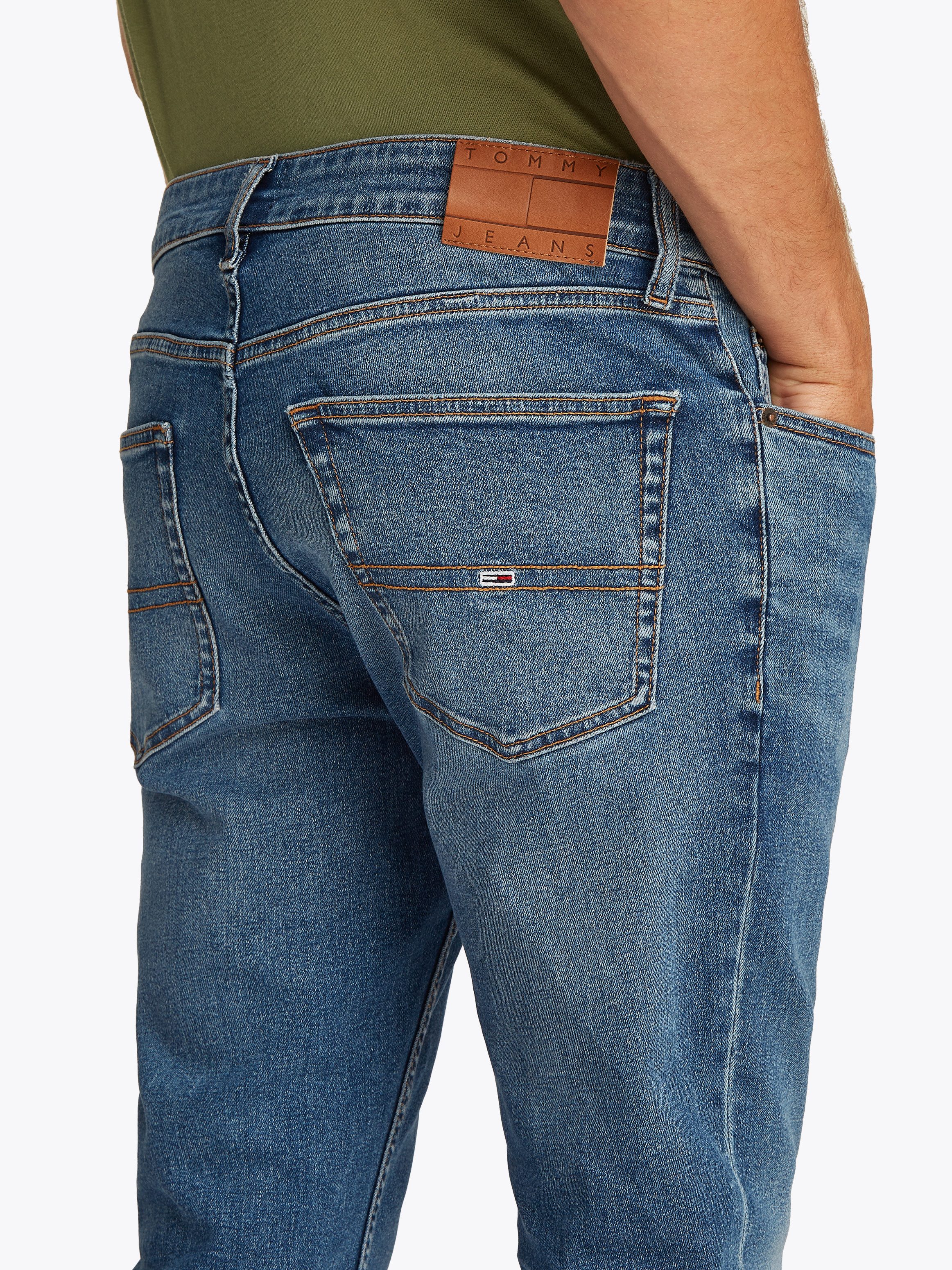 TOMMY JEANS Straight jeans SCANTON SLIM BI0234 Met merkenlabel van leer achter