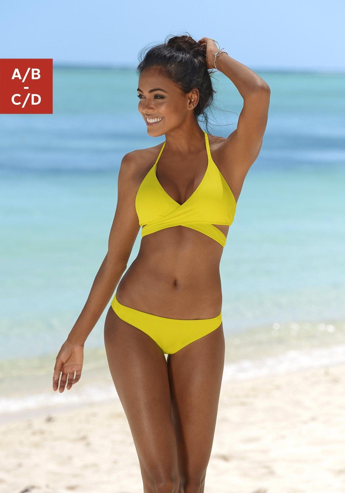 Bench. Triangelbikini in wikkellook