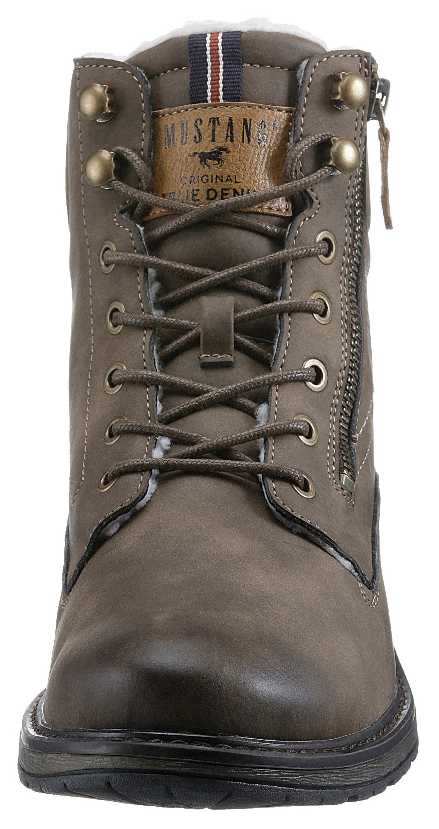Mustang Shoes Hoge veterschoenen met zijrits voor gemakkelijker instappen