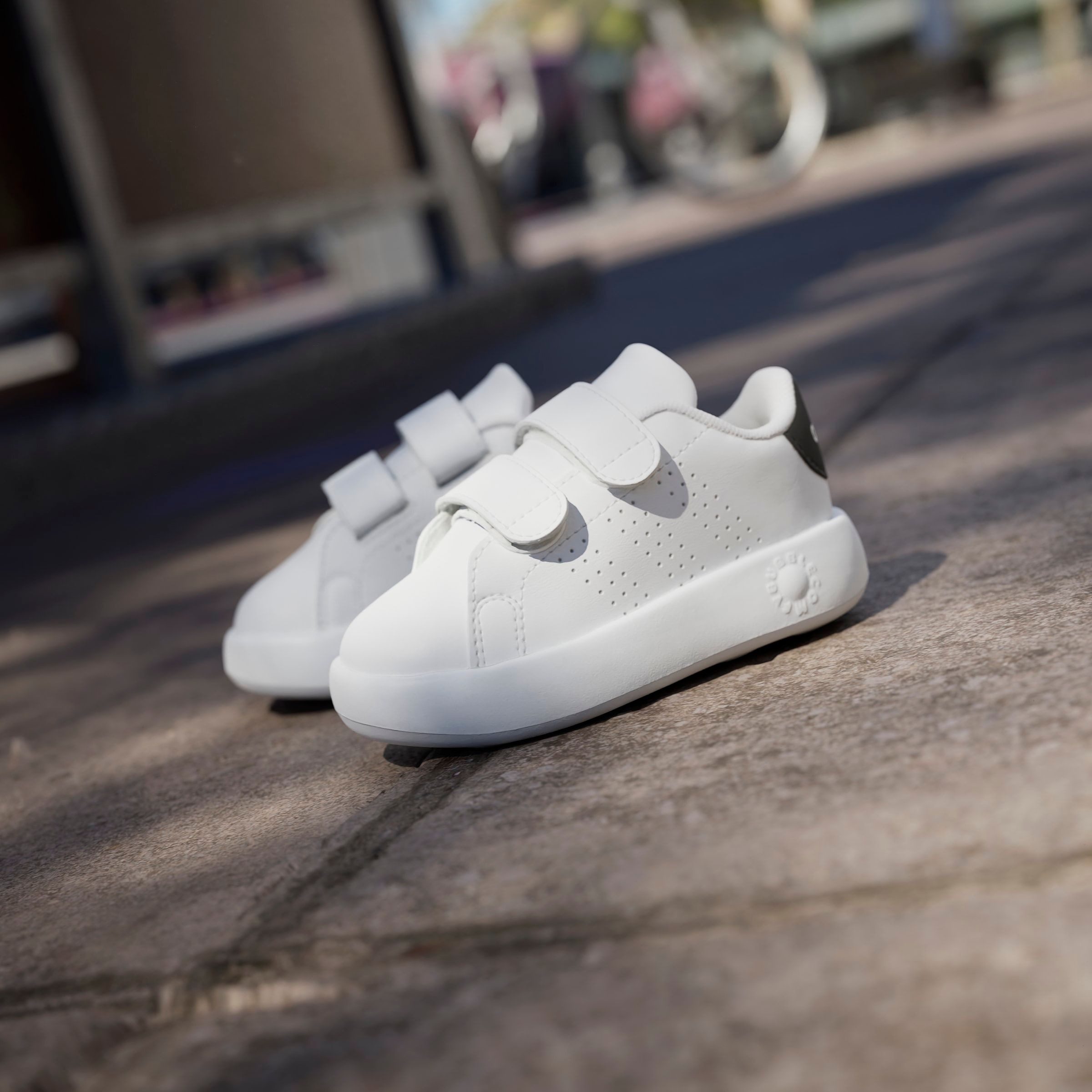 adidas Sportswear Klittenbandschoenen ADVANTAGE KIDS Ontwerp geïnspireerd door de adidas Stan Smith, voor kinderen