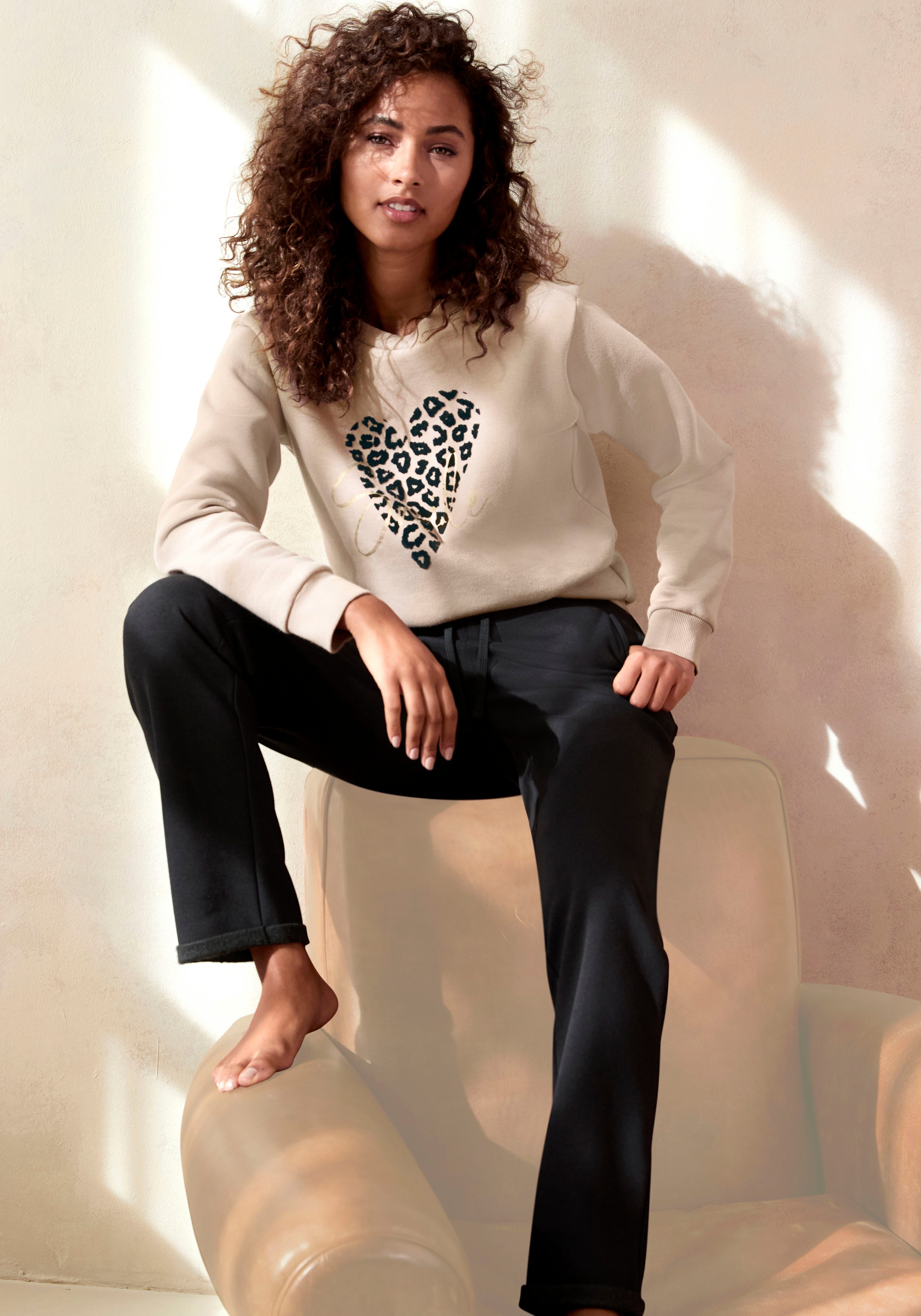 Lascana Sweatbroek Relax- loungebroek met zijzakken loungewear