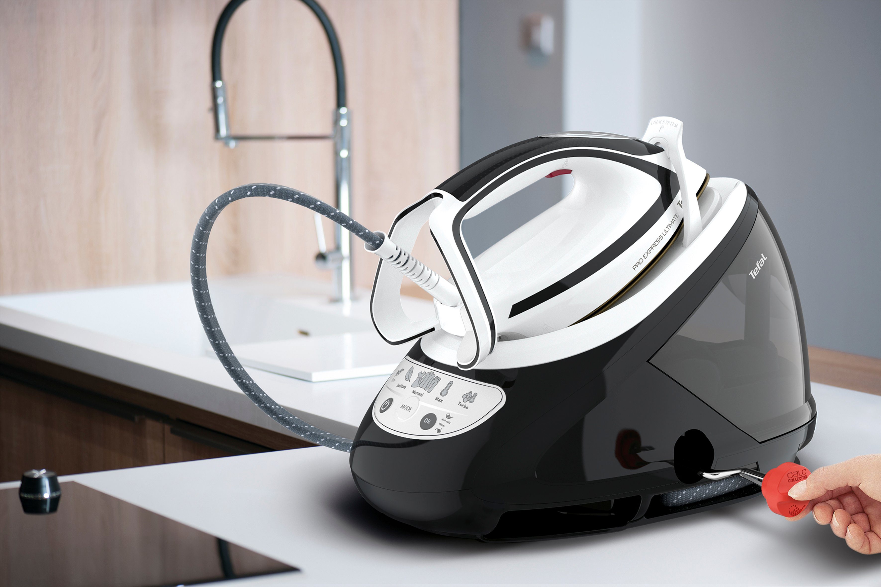 Tefal Stoomstrijksysteem Pro Express Ultimate, sterke 8-bar druk, 1,9 L watertank, Stoomstoot: 520 g/min, continue stoomopbrengst: 120 g/min, GV9550