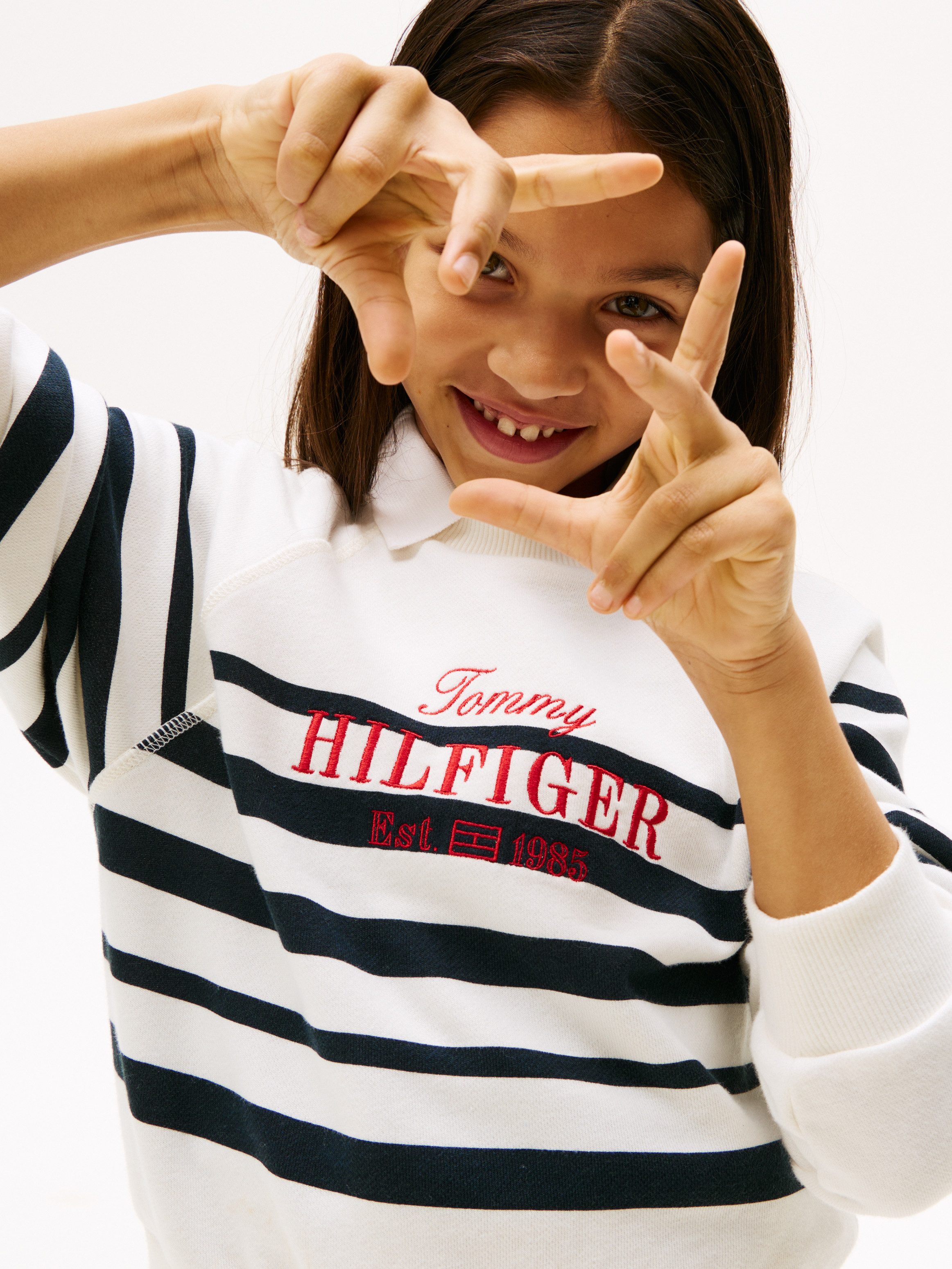 Tommy Hilfiger Sweatshirt TOMMY SCRIPT CN SWEATSHIRT met logo-borduursel, met streepjespatroon