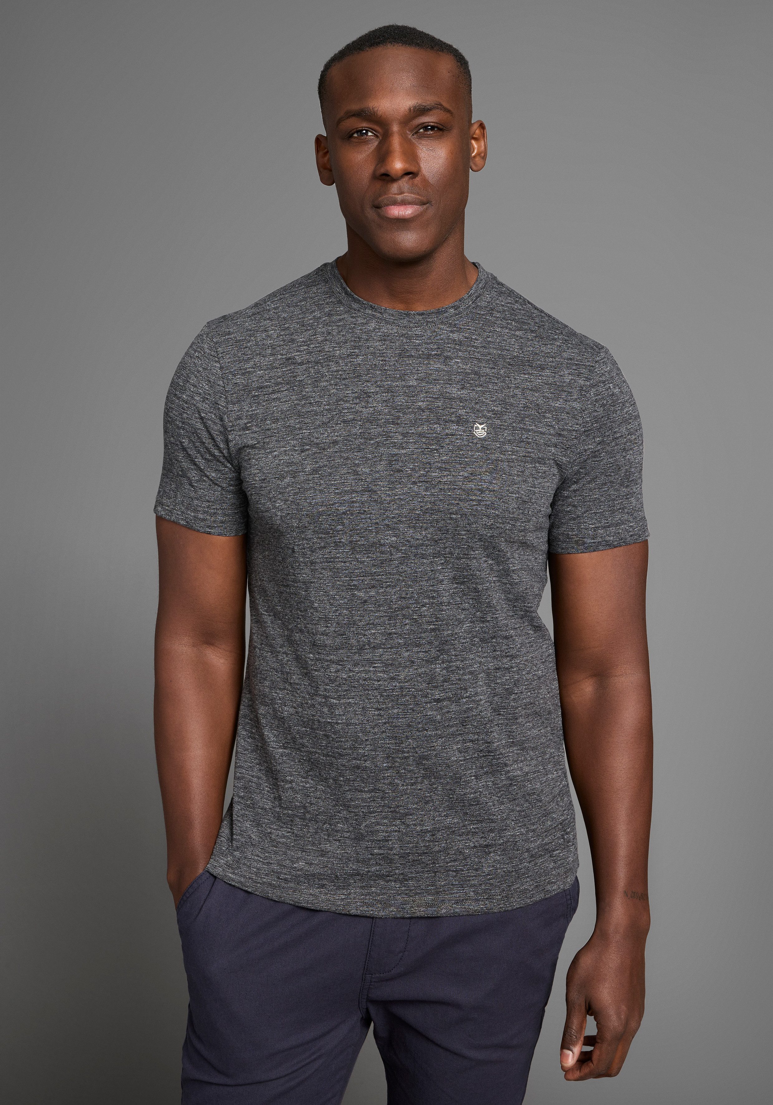 DELMAO T-shirt in hoogwaardige melange-look met subtiele logo-borduursel (set, 2 stuks)