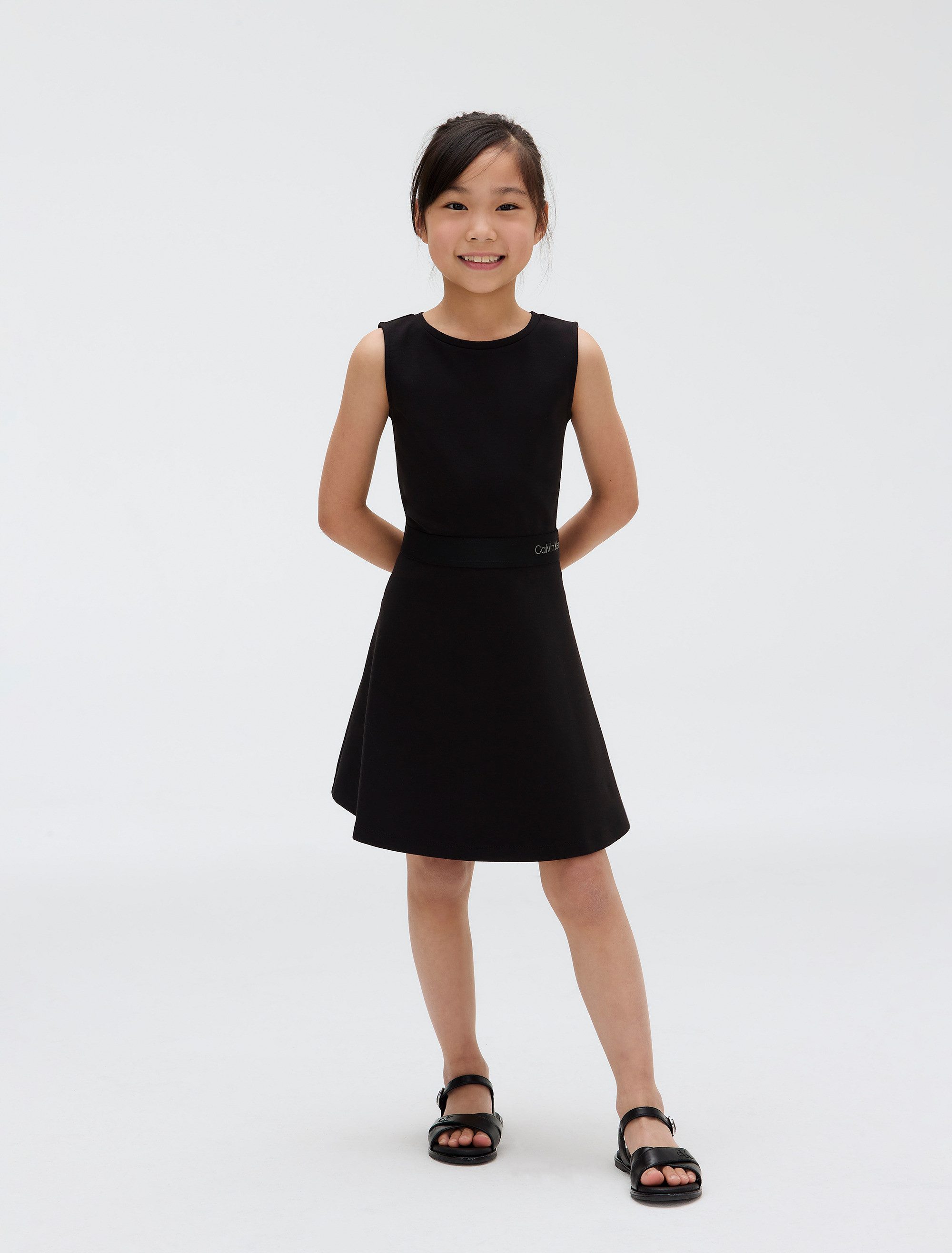 Calvin Klein Mini-jurk FIT FLARE SLEEVELESS PUNTO DRESS Logo-tape-afwerking aan de taille