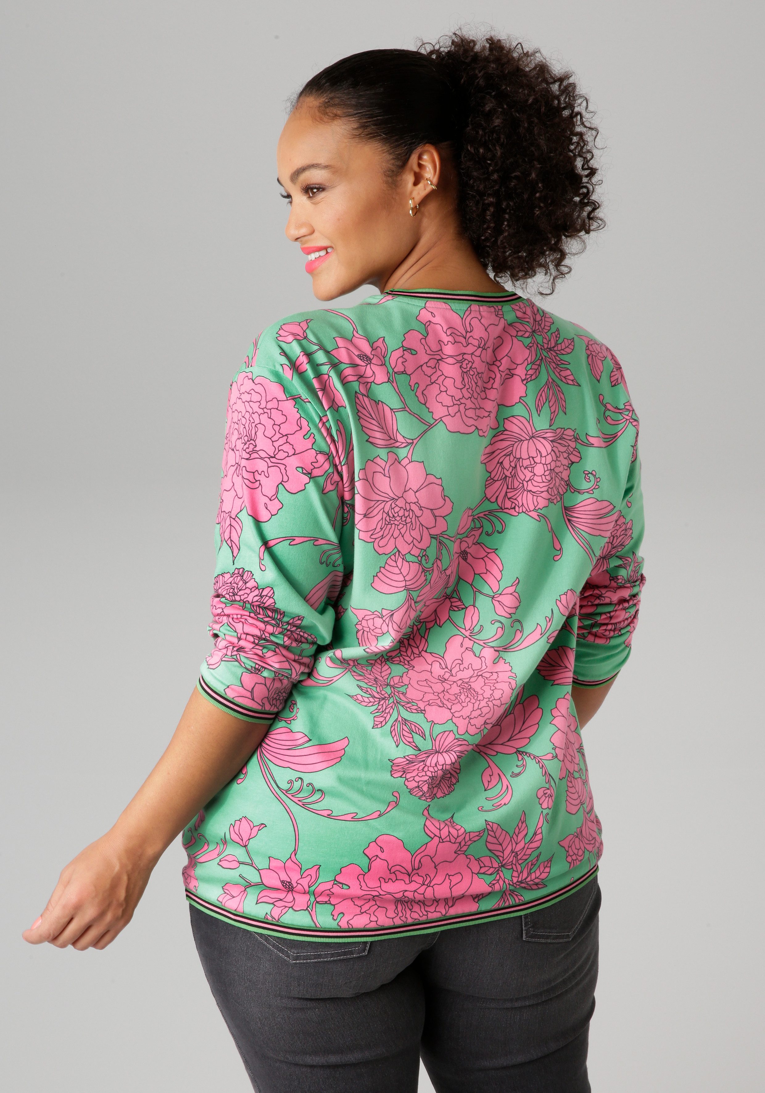Aniston PLUS Sweatshirt met grootformaat, grafische bloemen bedrukt - nieuwe collectie