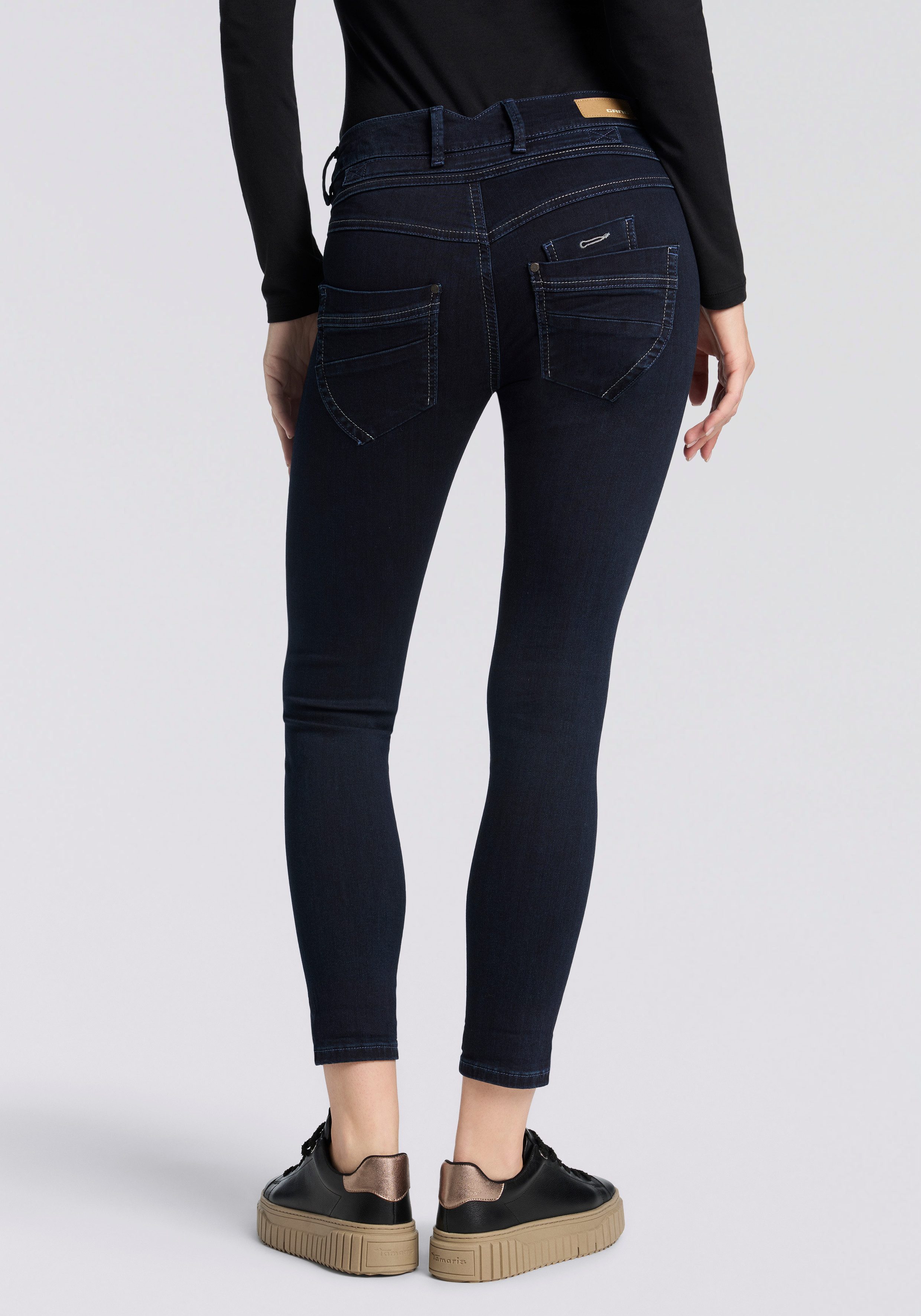 GANG Slim fit jeans 94Marge met bijzondere 4-knoopssluiting