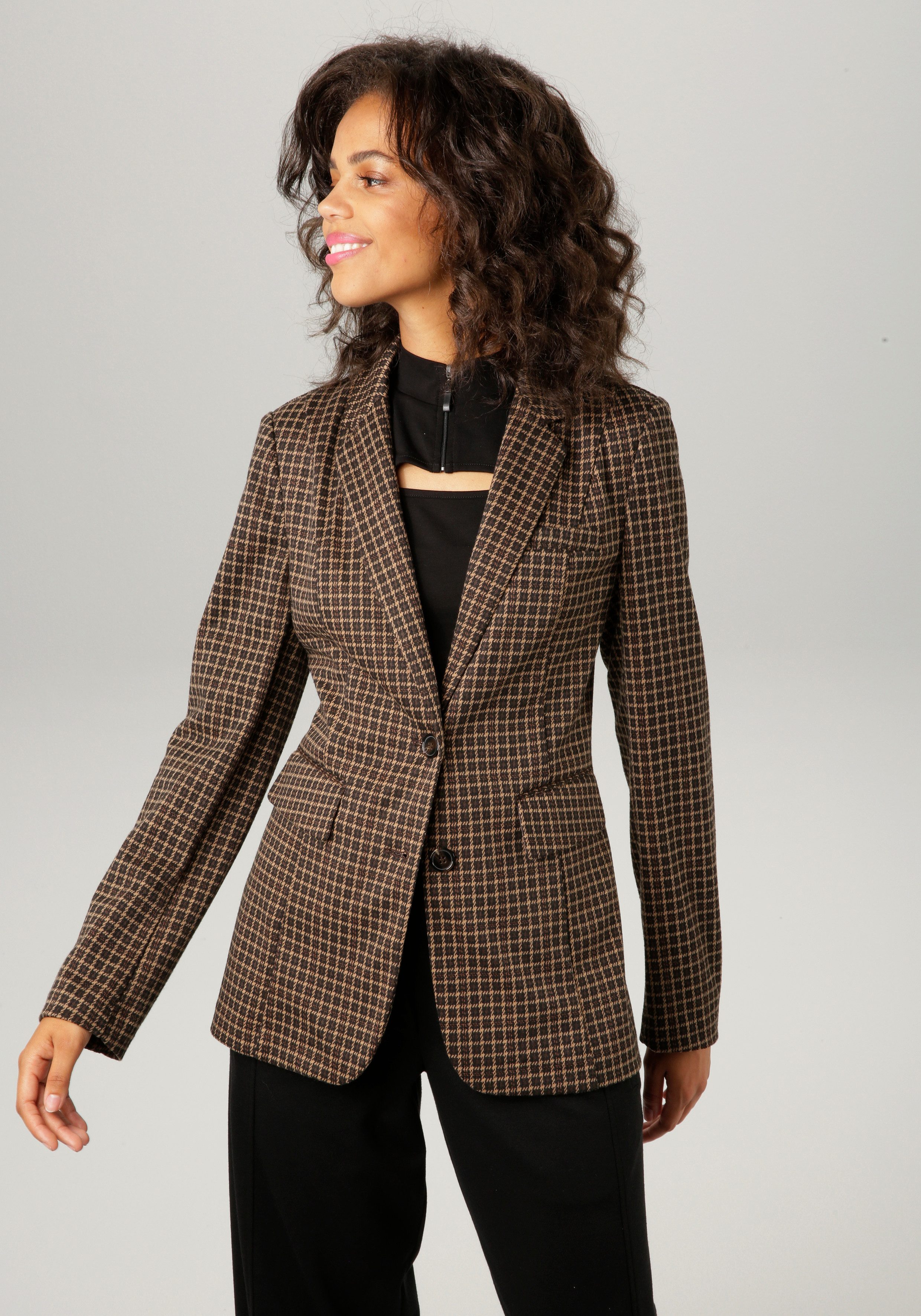 Aniston CASUAL Sweatblazer in een trendy ruitdessin