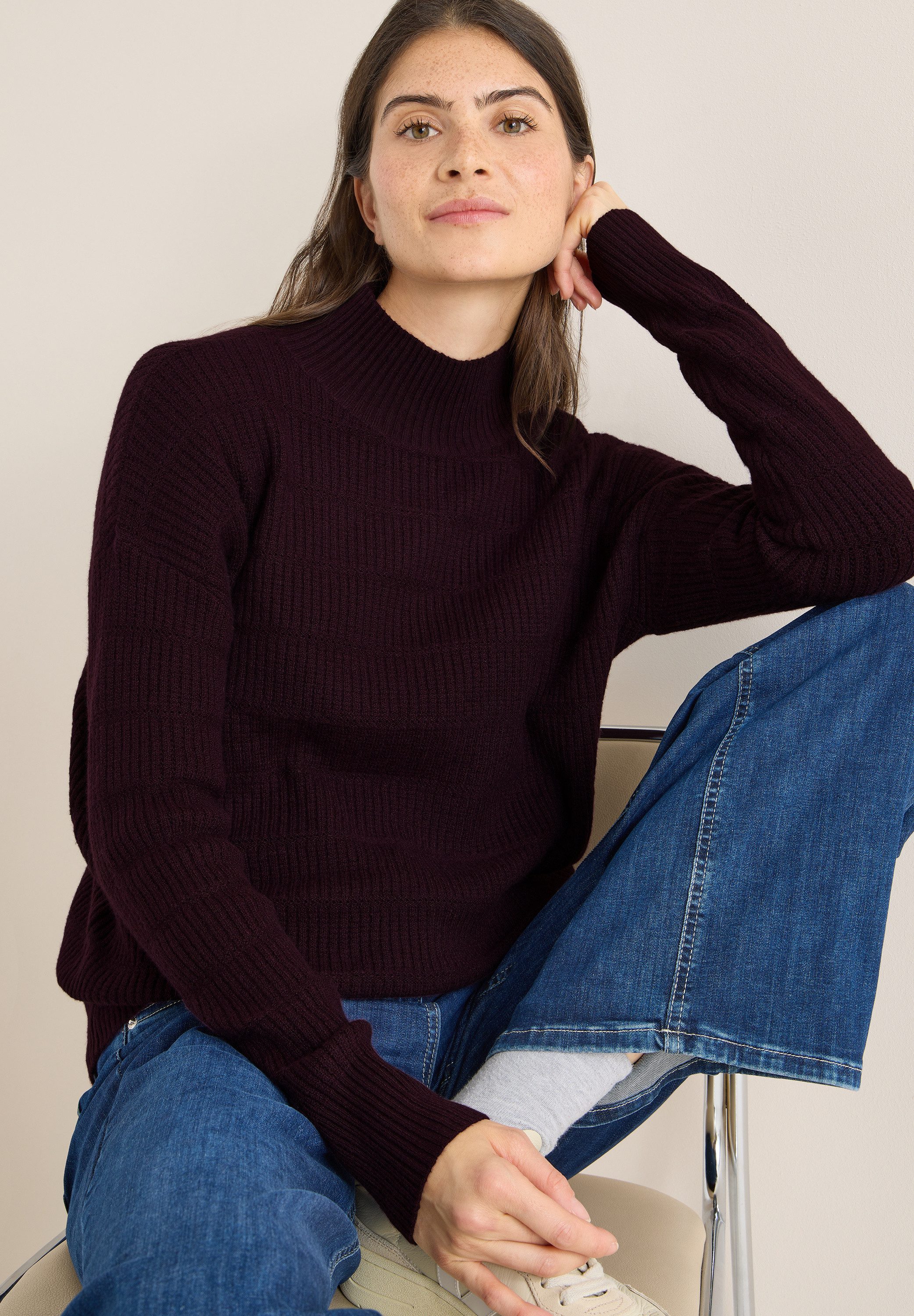 Cecil Trui met staande kraag