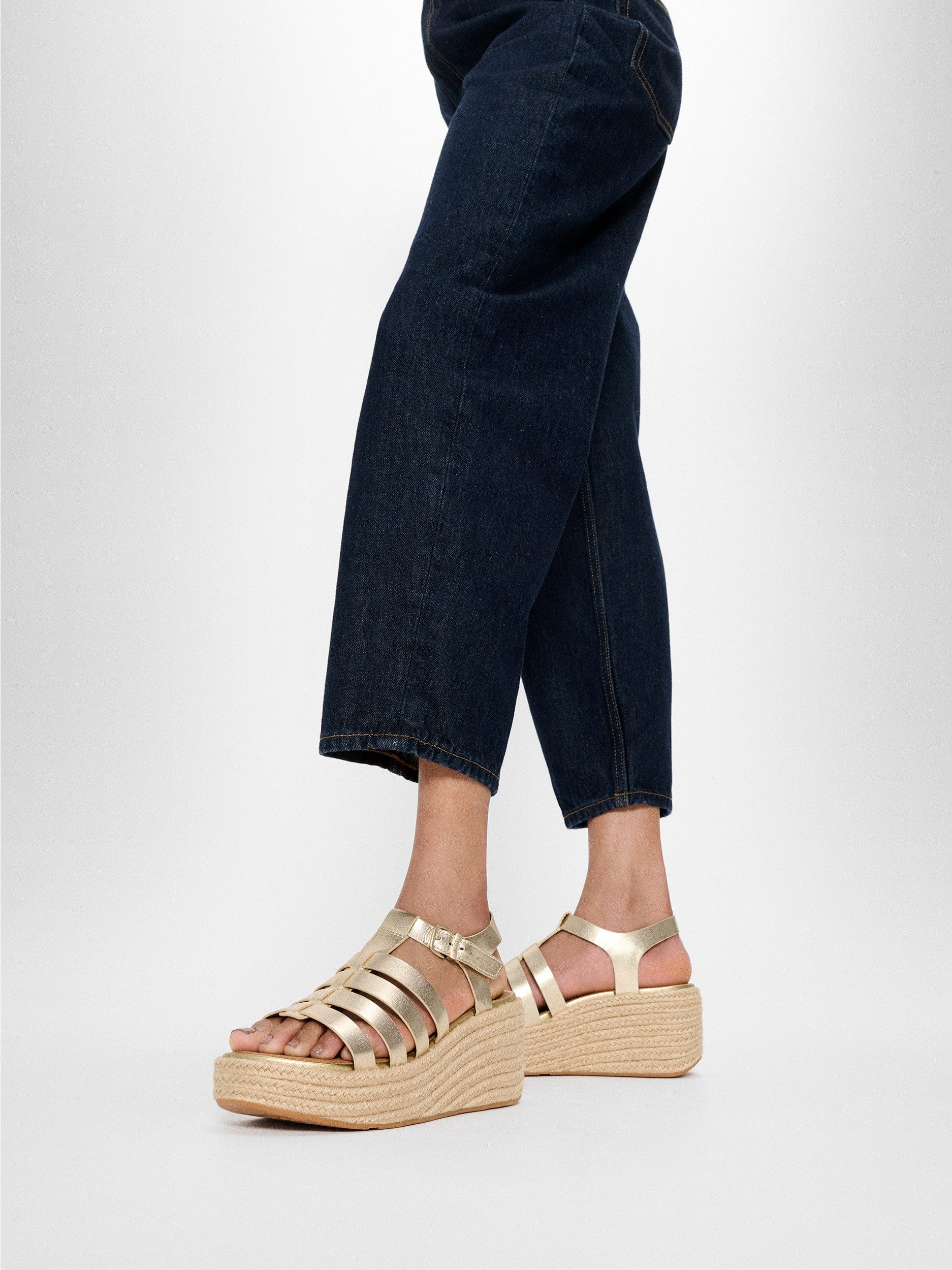Fitflop Sleehaksandaaltjes PLATFFORMS , plateau sandaal in mooie metallic-look