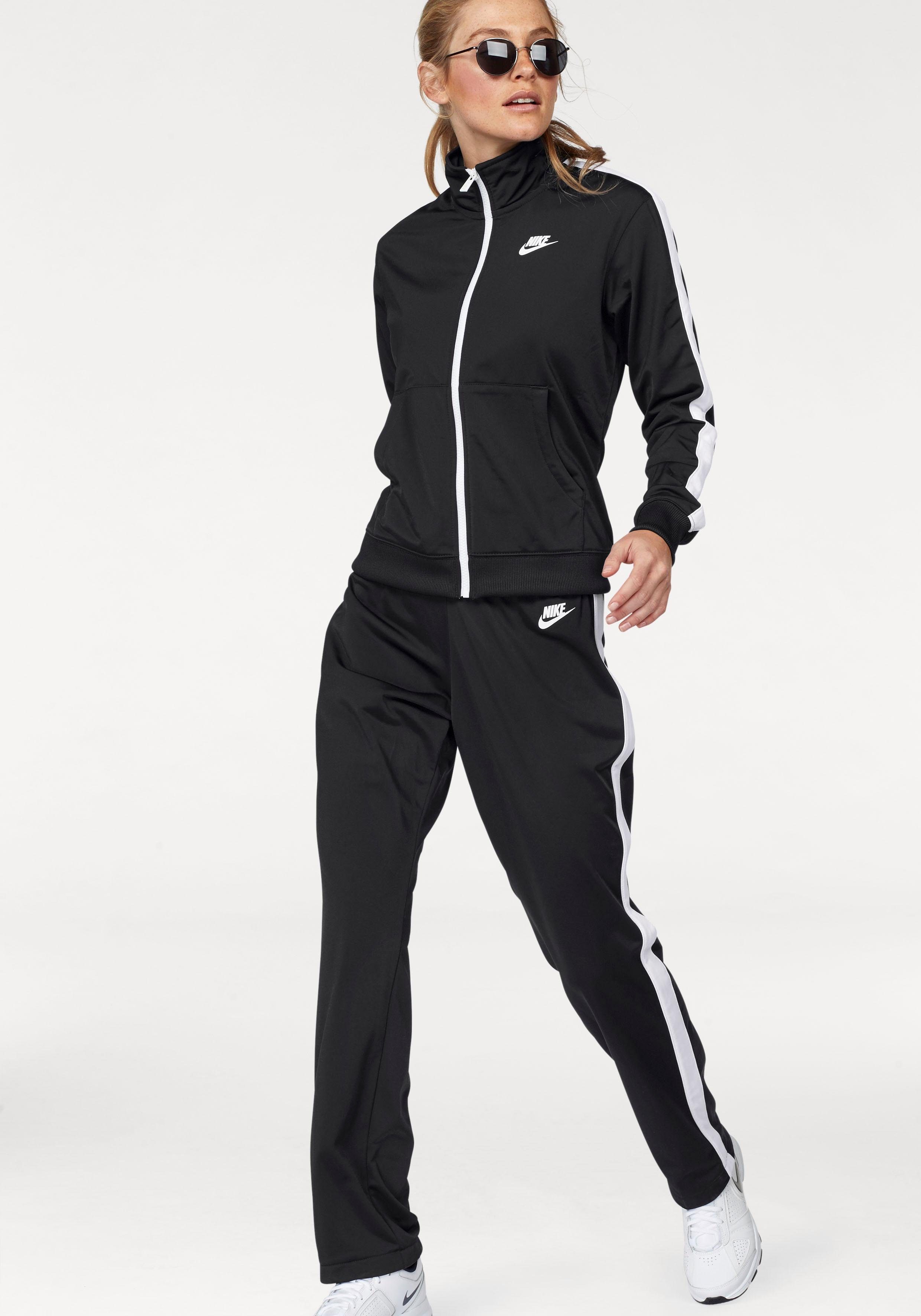 Спортивные nike женские. Nike Tracksuit. Найк раннинг спортивный костюм женский черный. Спортивный костюм Nike Nocta. Спортивный костюм Nike Tracksuit.