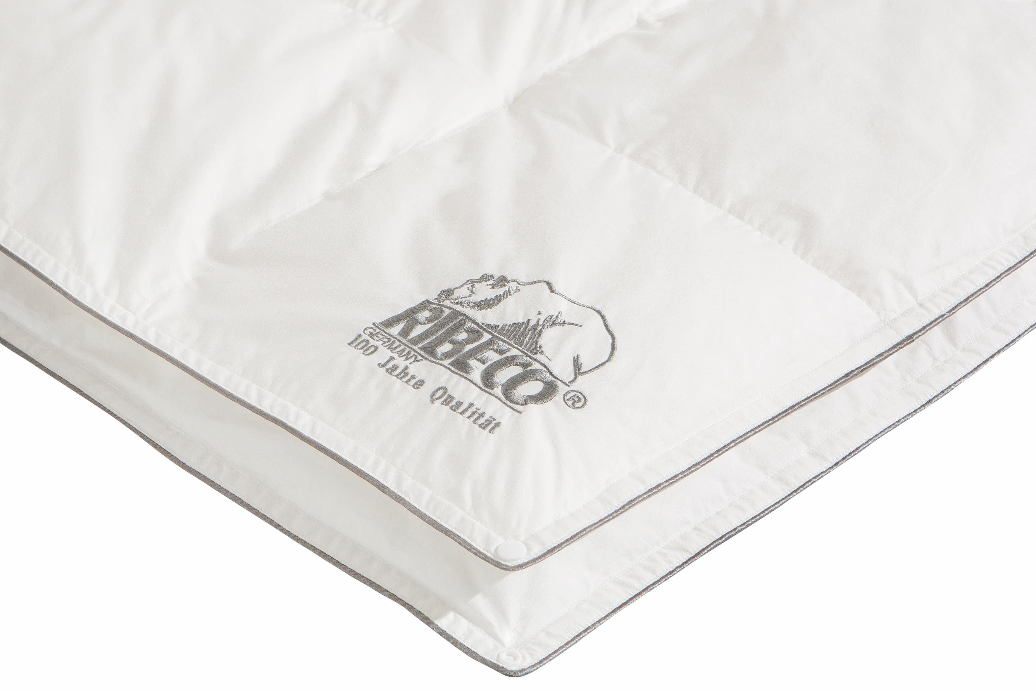 RIBECO Dekbed + hoofdkussen Marie Met een volumineuze vulling en borduursel! (voordeelset)