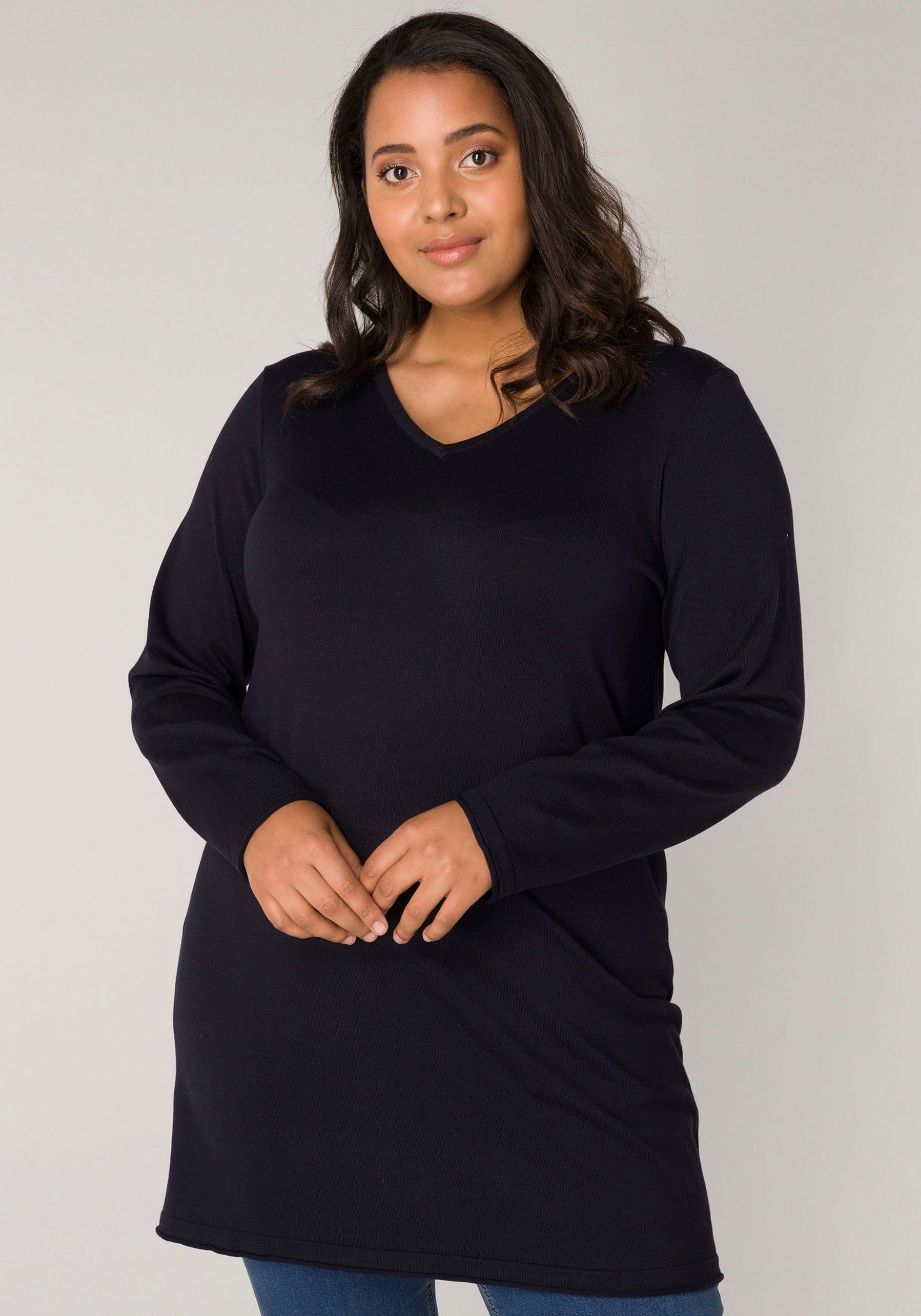 Base Level Curvy Trui met V-hals BAS-ANINE-LONG Fijntricotkwaliteit