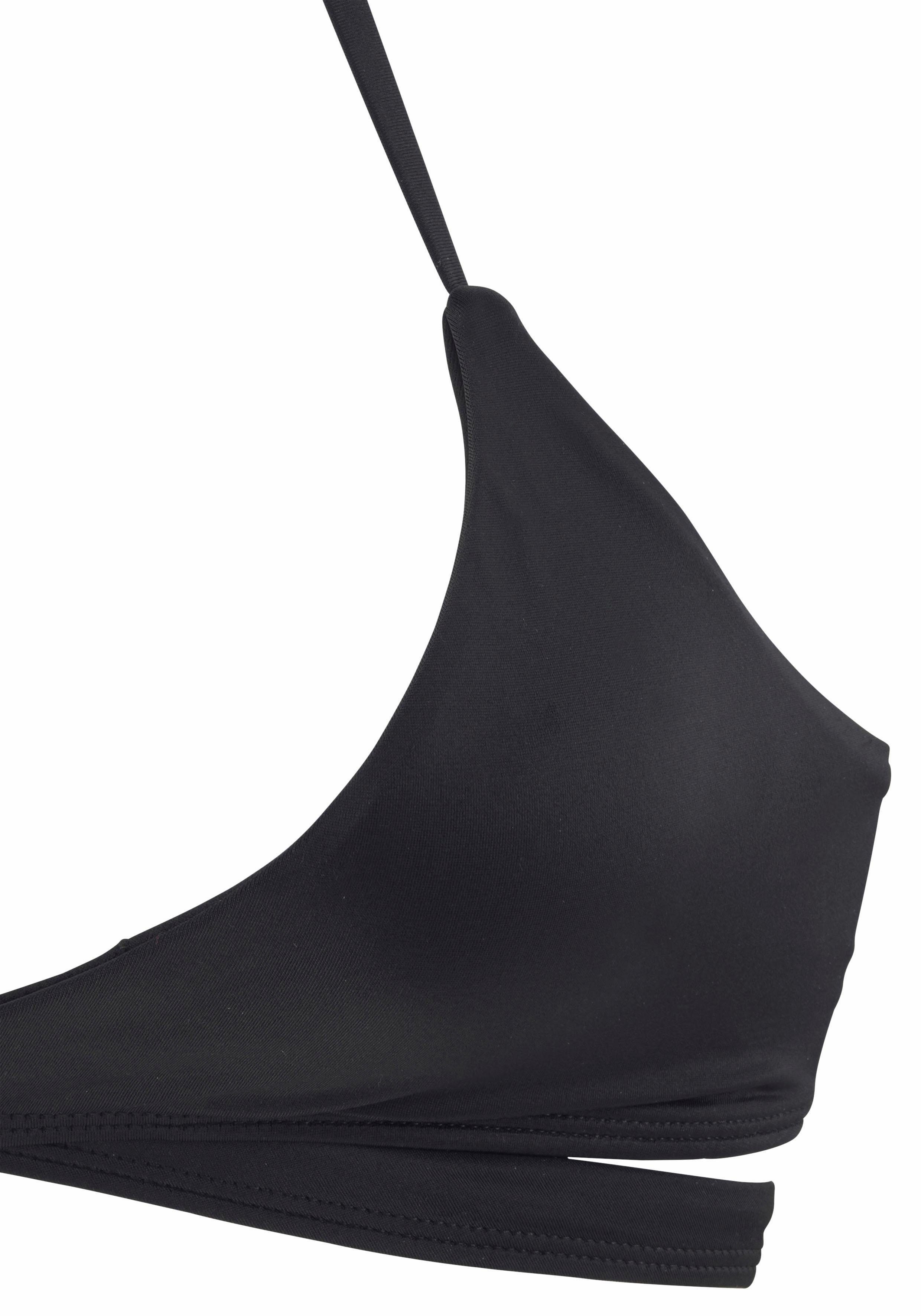 Bench. Triangelbikini in wikkellook